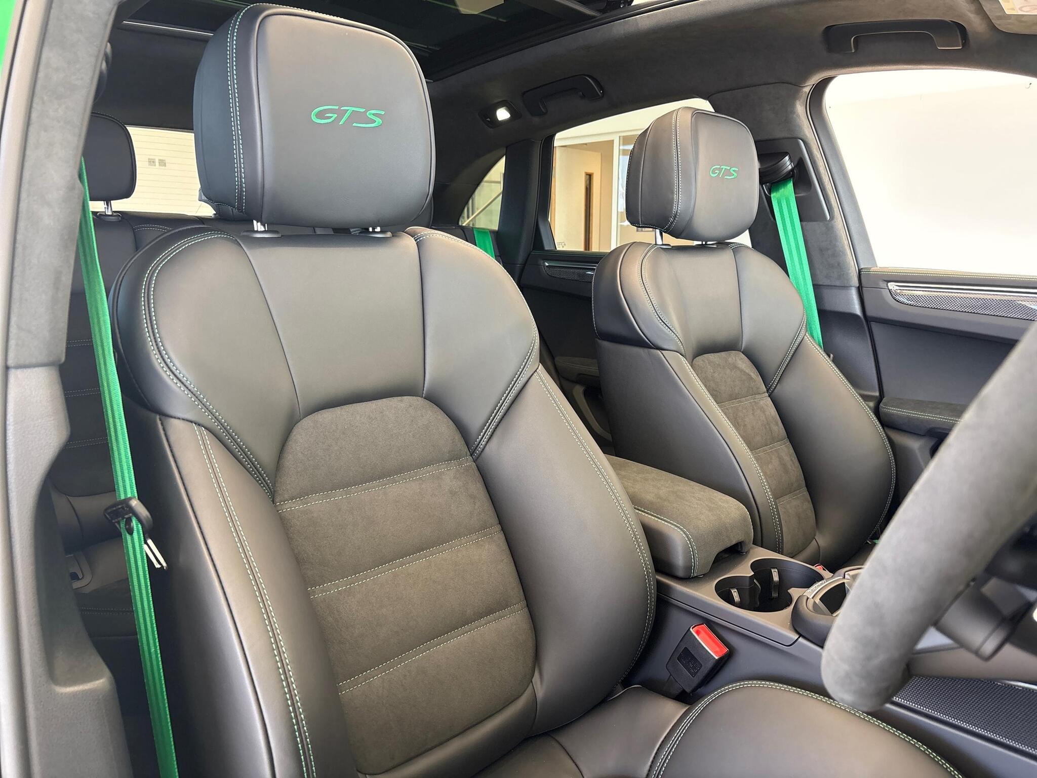 Porsche Macan view 14