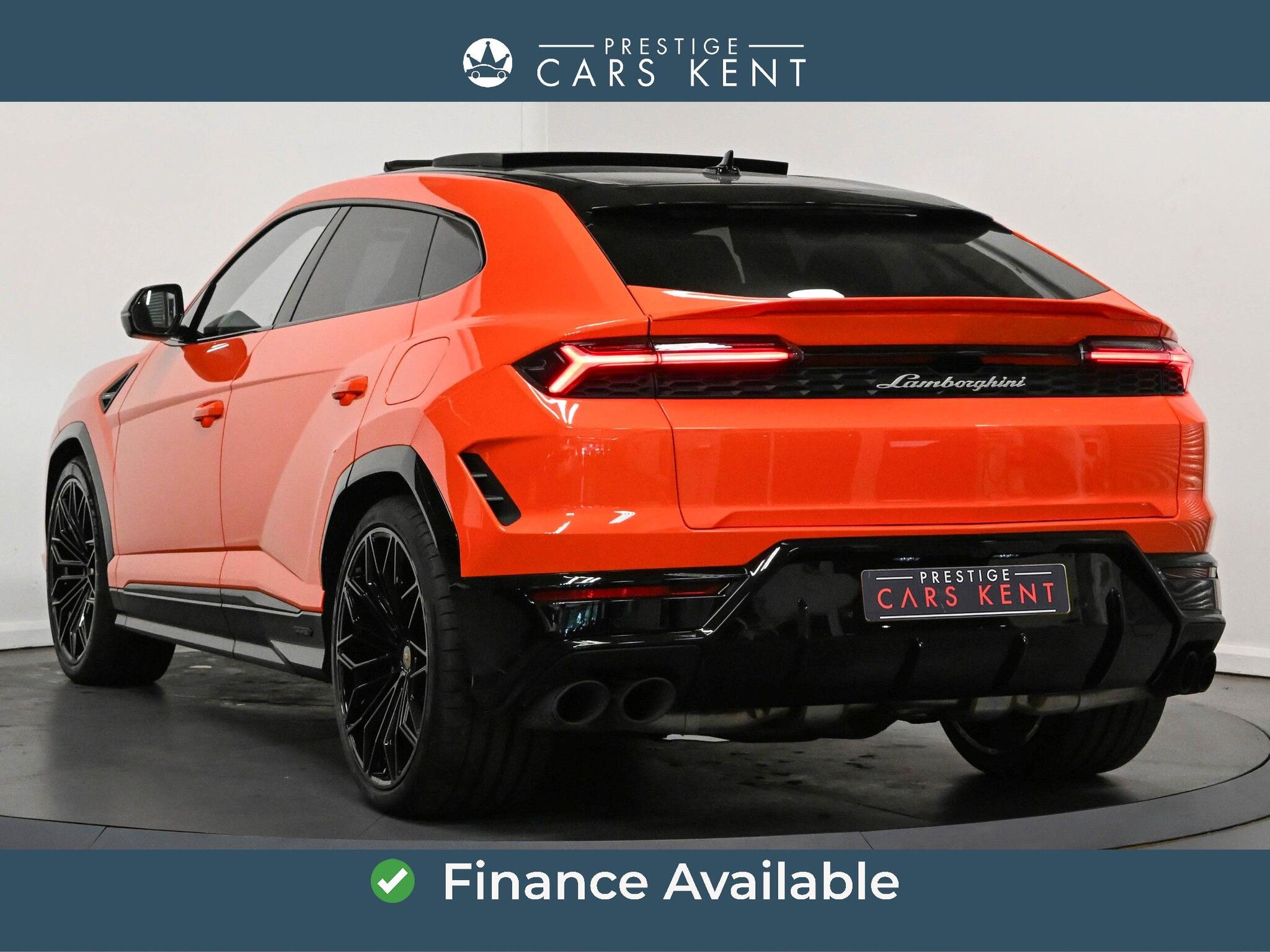 Lamborghini Urus view 3