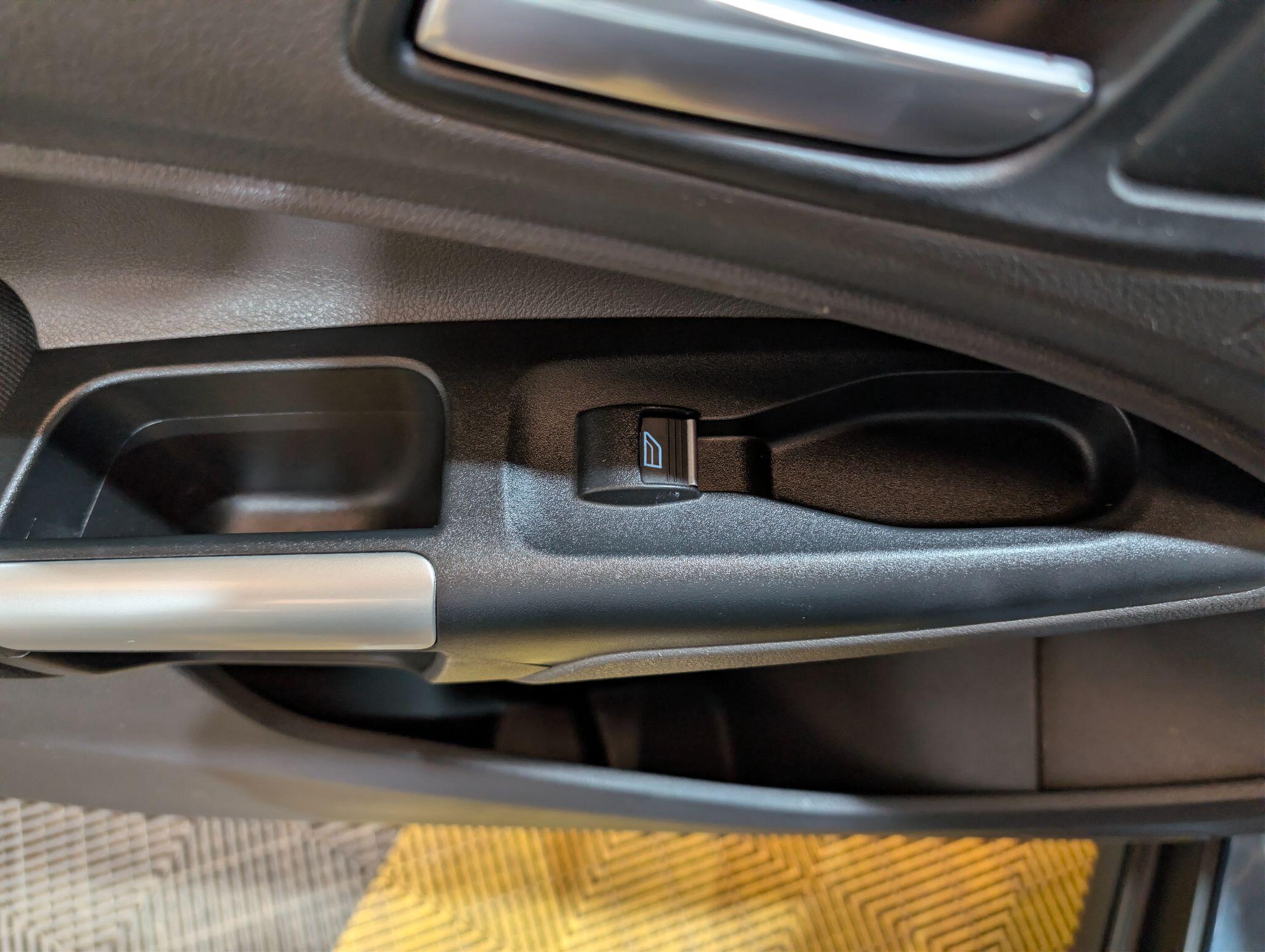 Ford Grand Tourneo Connect view 85