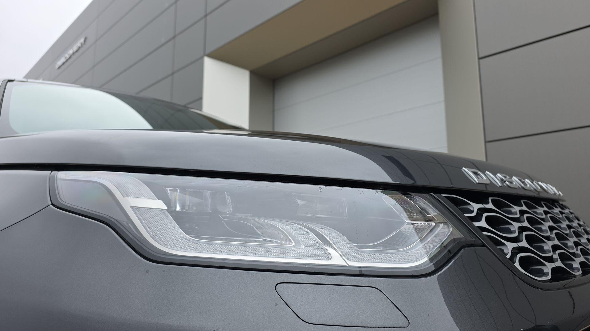 Land Rover Discovery Sport view 17