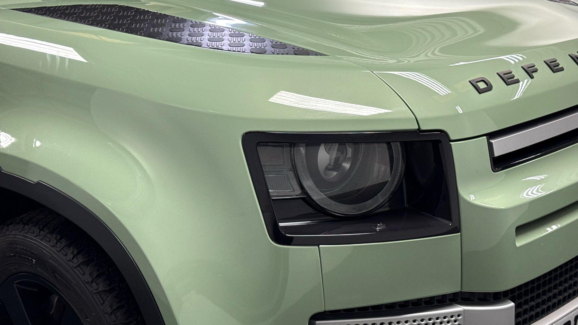 Land Rover Defender view 17