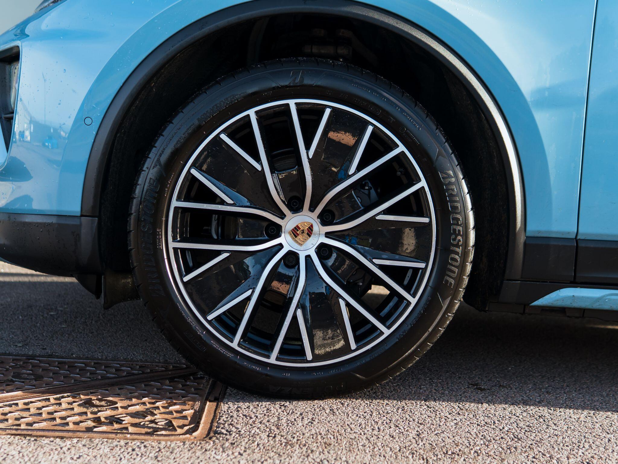 Porsche Macan view 25