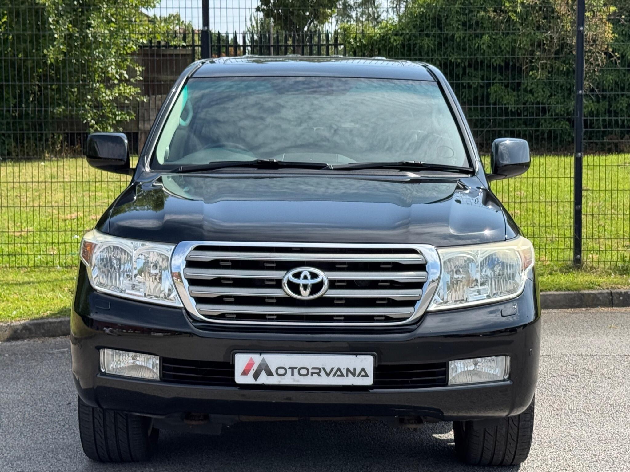 Toyota Land Cruiser view 2