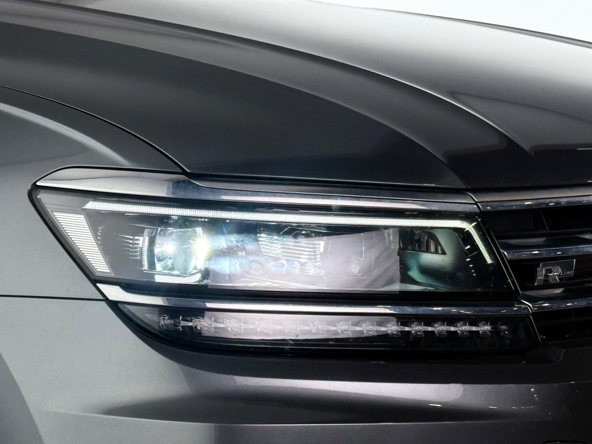 Volkswagen Tiguan view 4