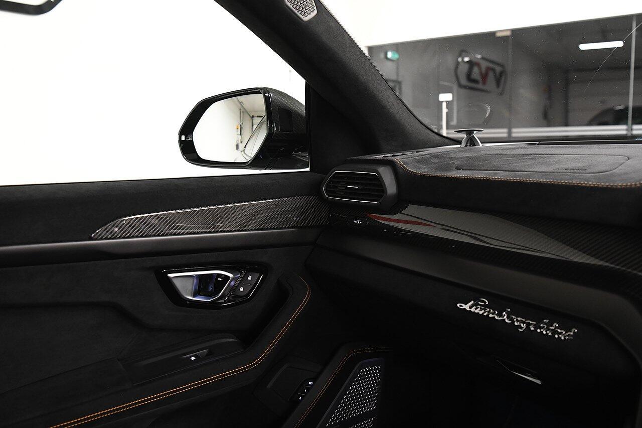 Lamborghini Urus view 15