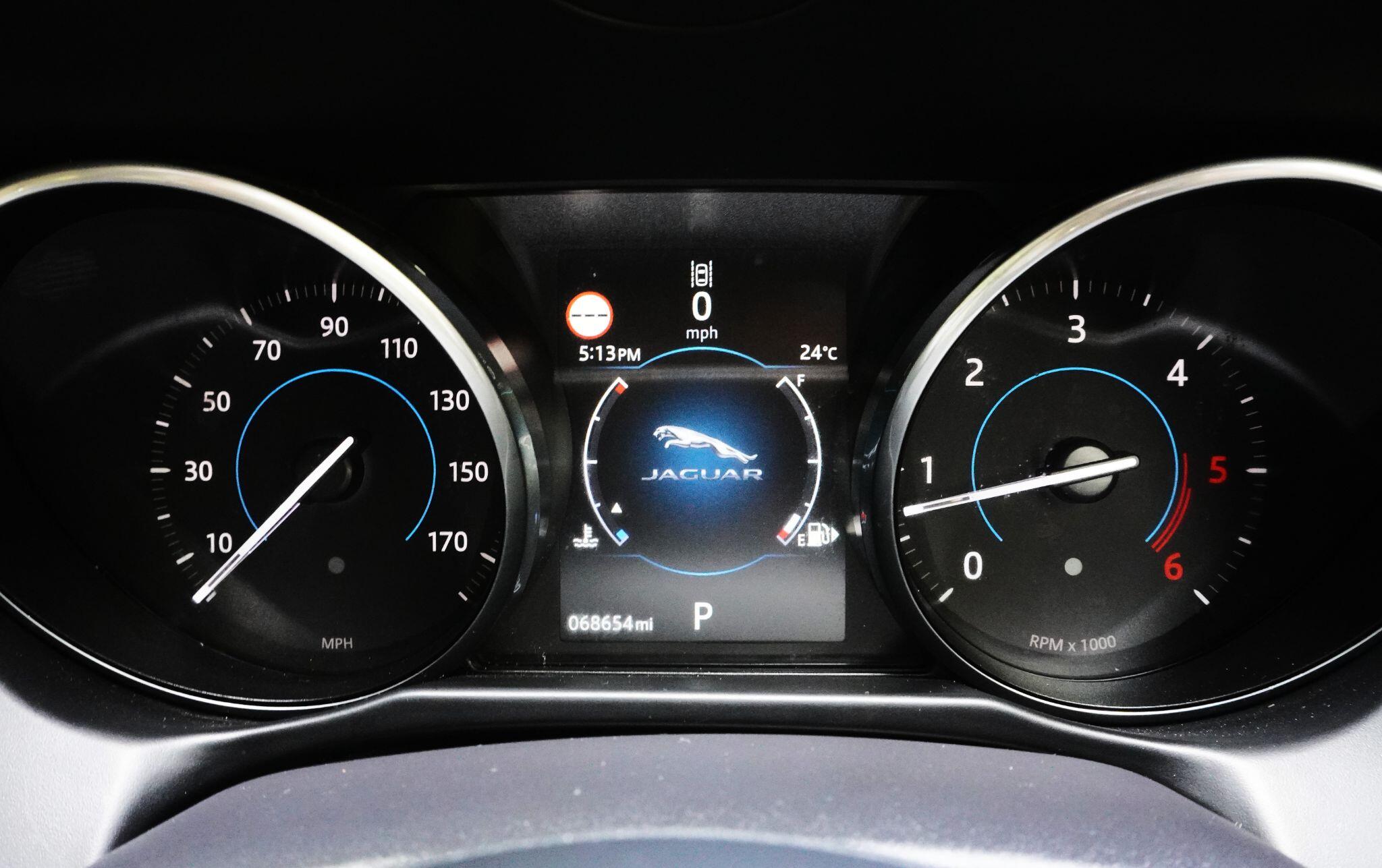 Jaguar XF view 37