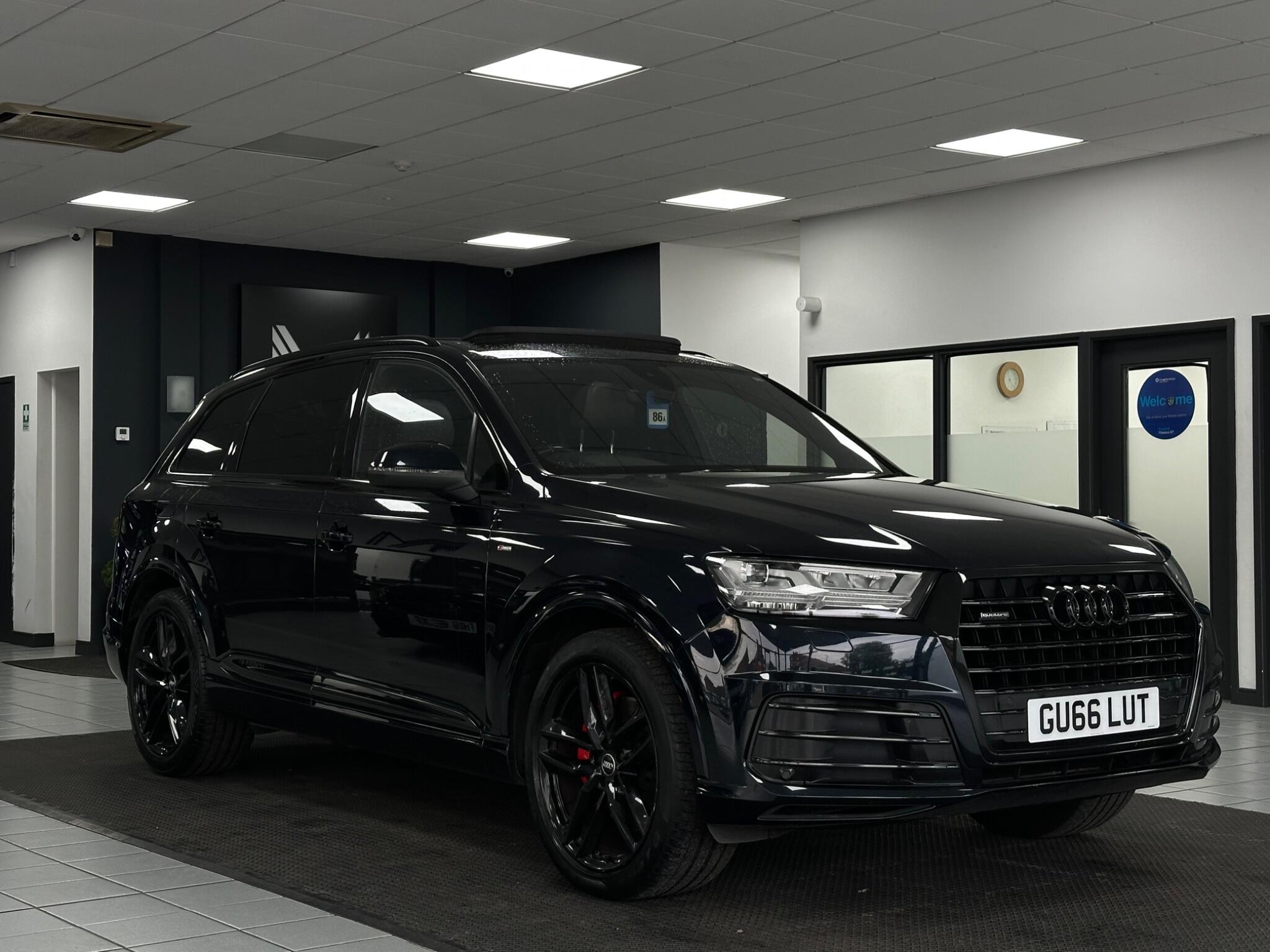 Audi Q7 view 4