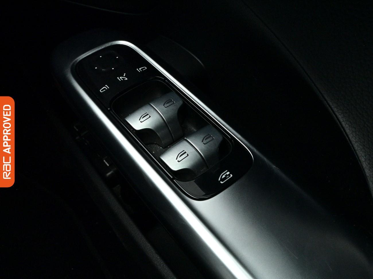 Mercedes-Benz C-Class view 25