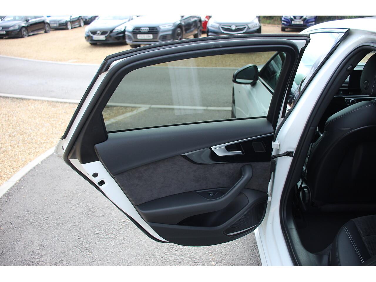 Audi A4 view 44