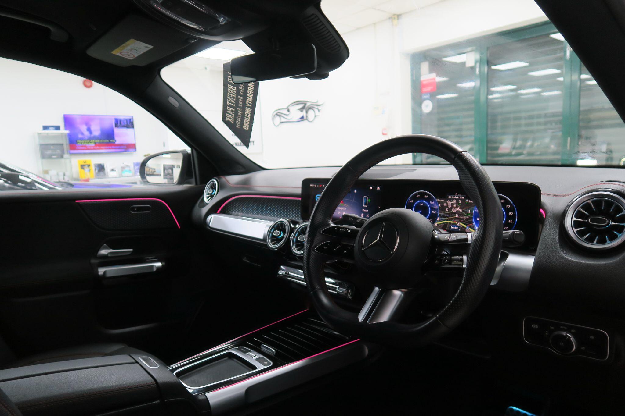 Mercedes-Benz Eqb view 10