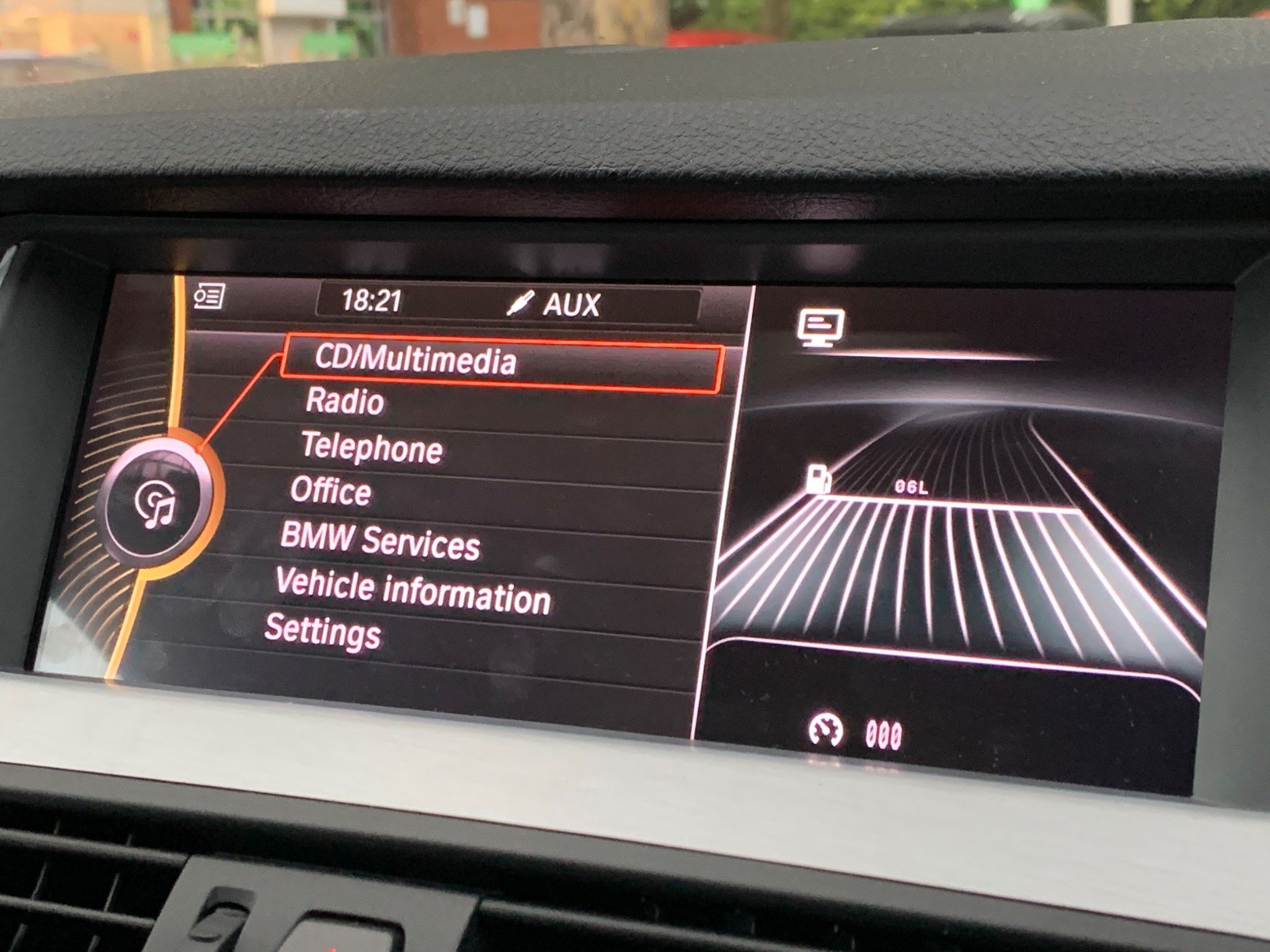 BMW 5 Series view 32