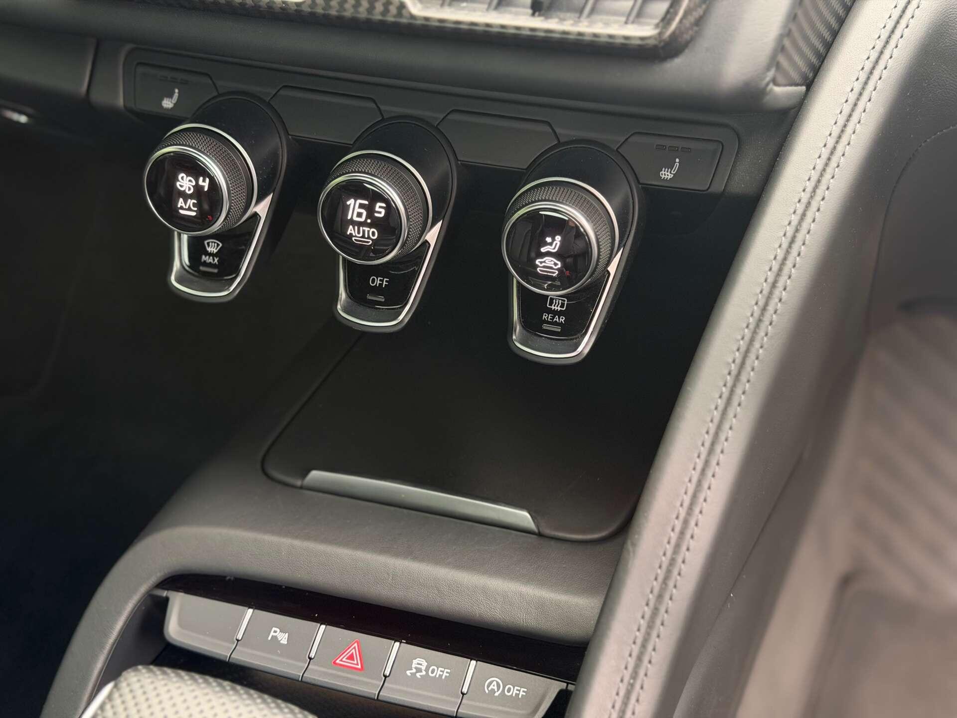 Audi R8 view 38