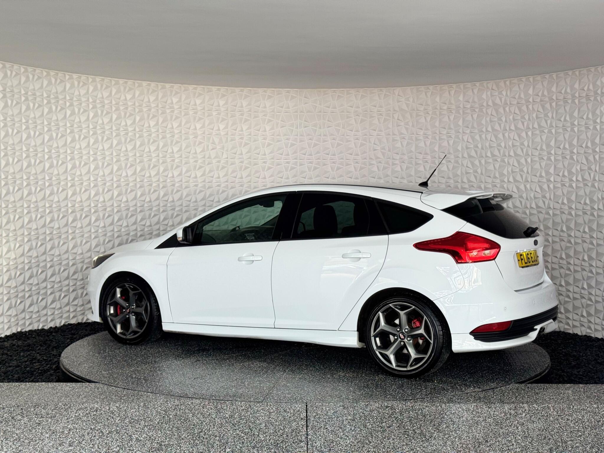 Ford Focus view 20