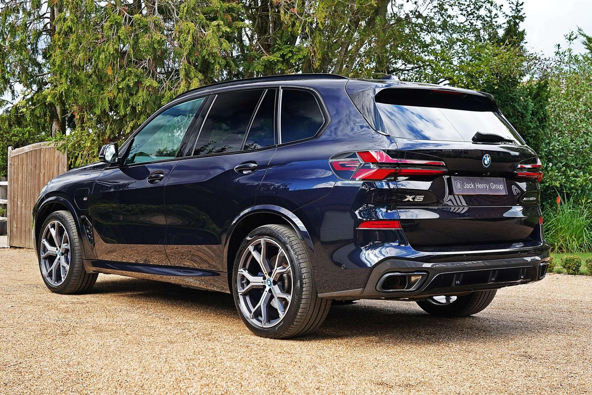 BMW X5 view 3