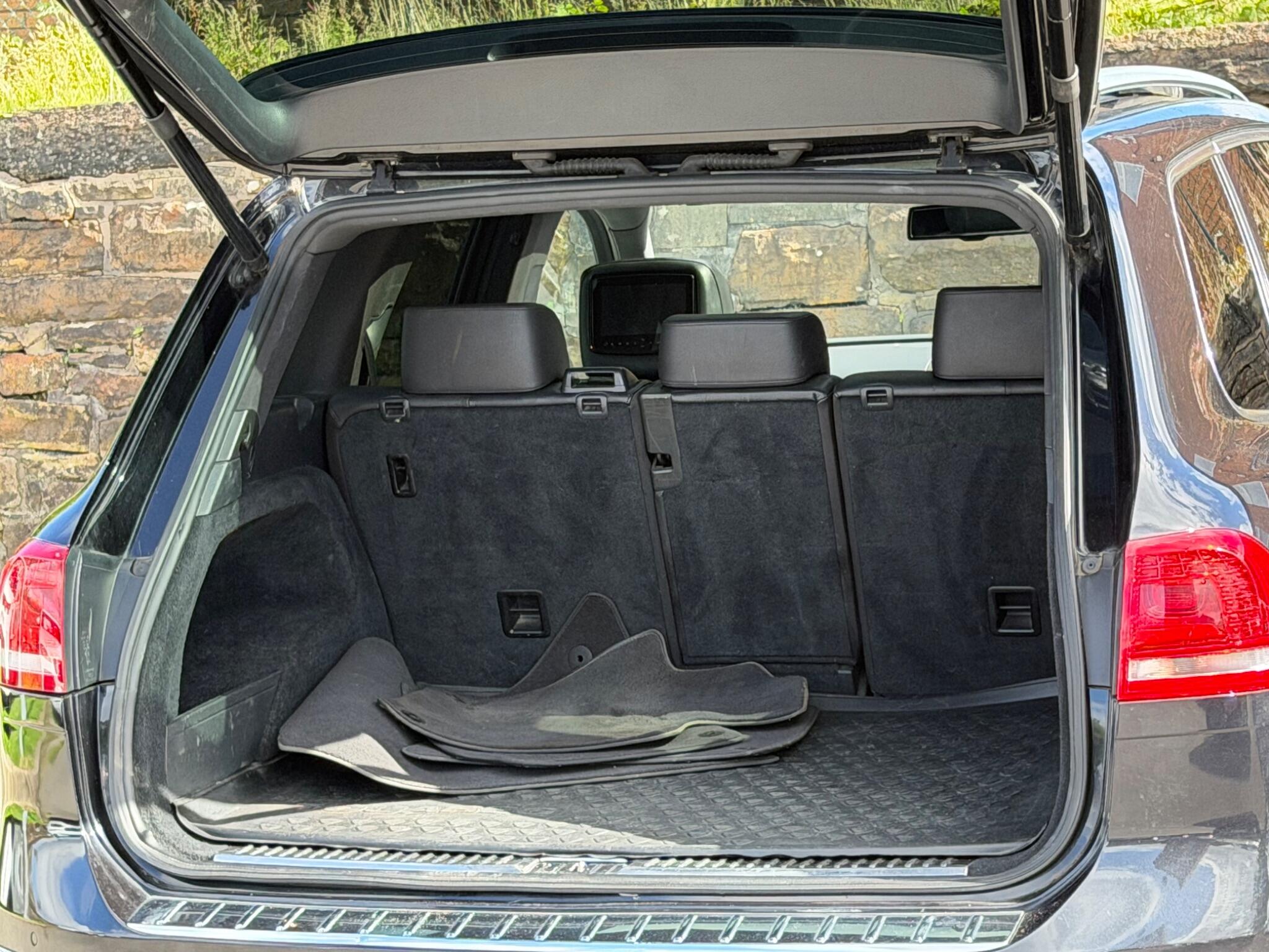 Volkswagen Touareg view 23
