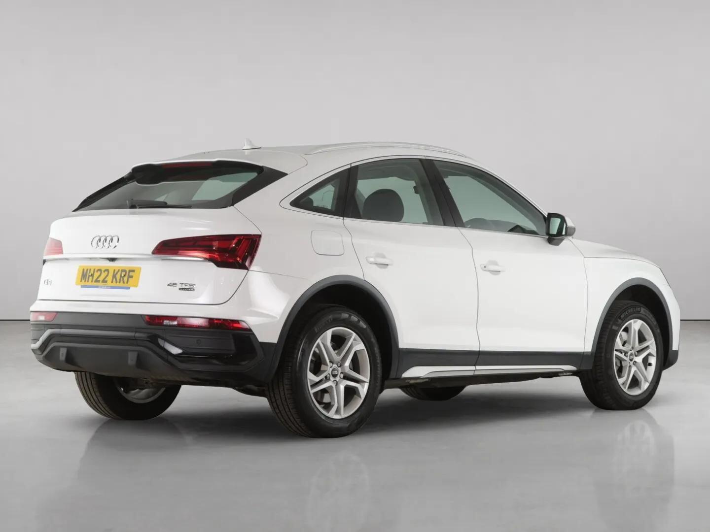 Audi Q5 view 8