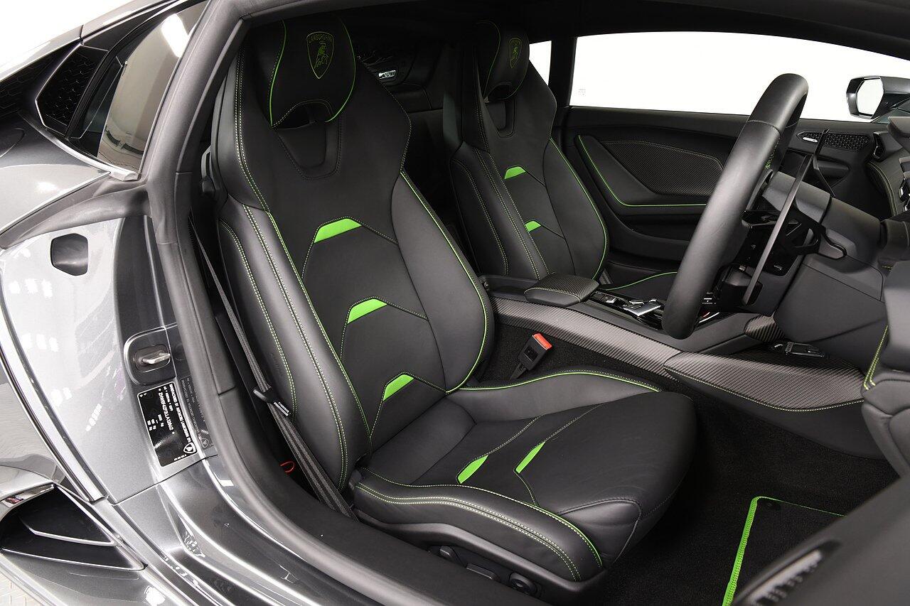 Lamborghini Huracan view 7