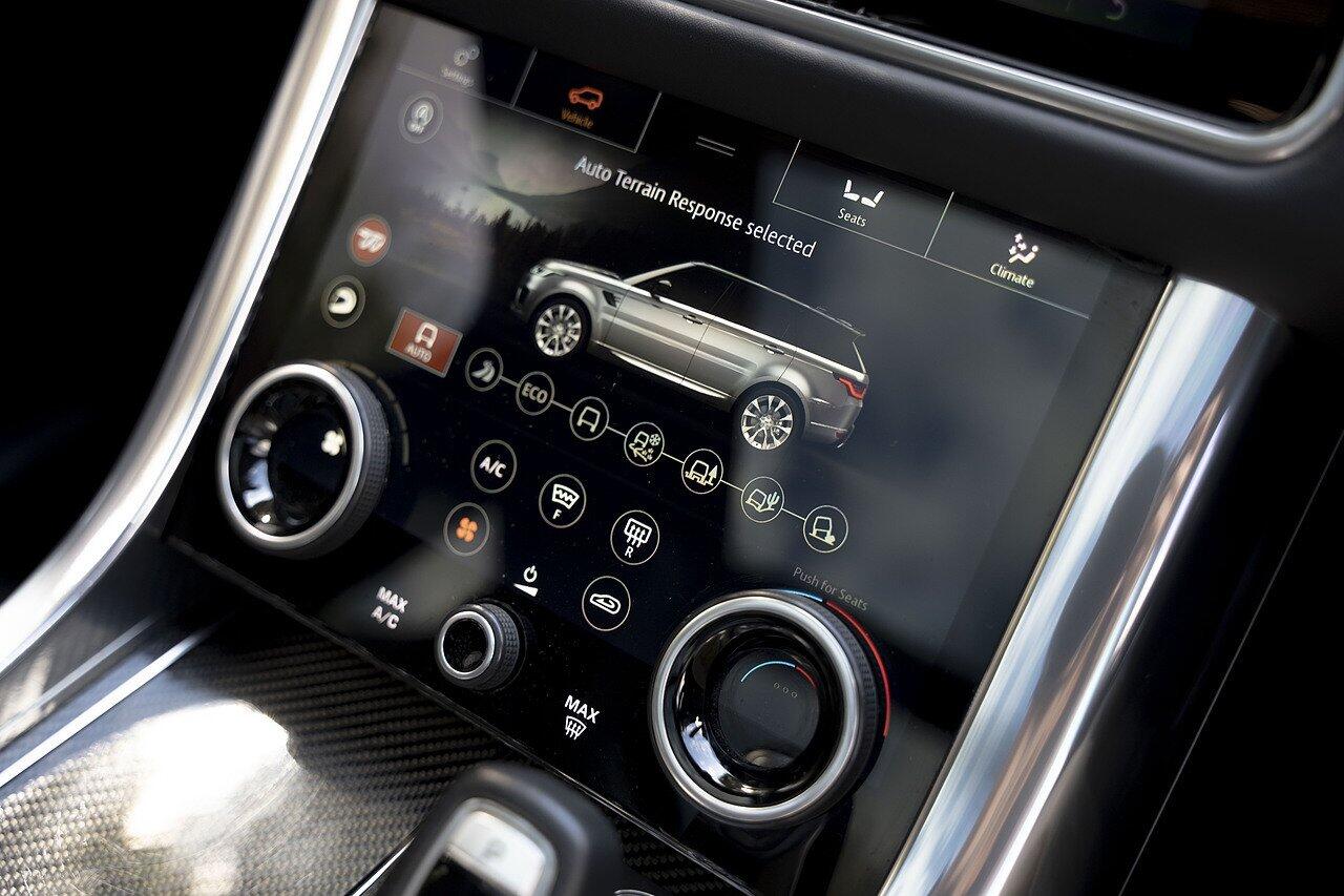 Land Rover Range Rover Sport view 11