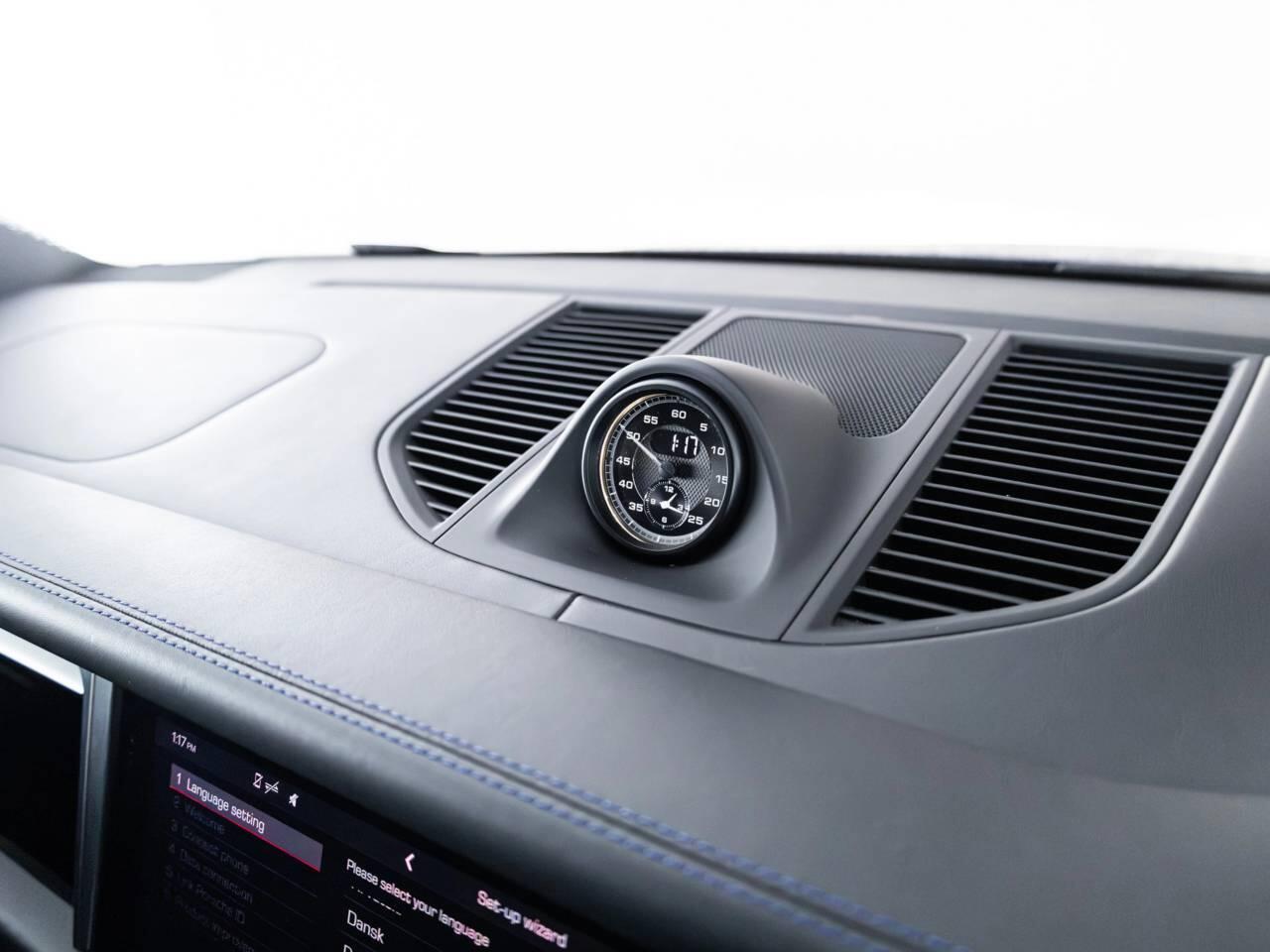 Porsche Macan view 22