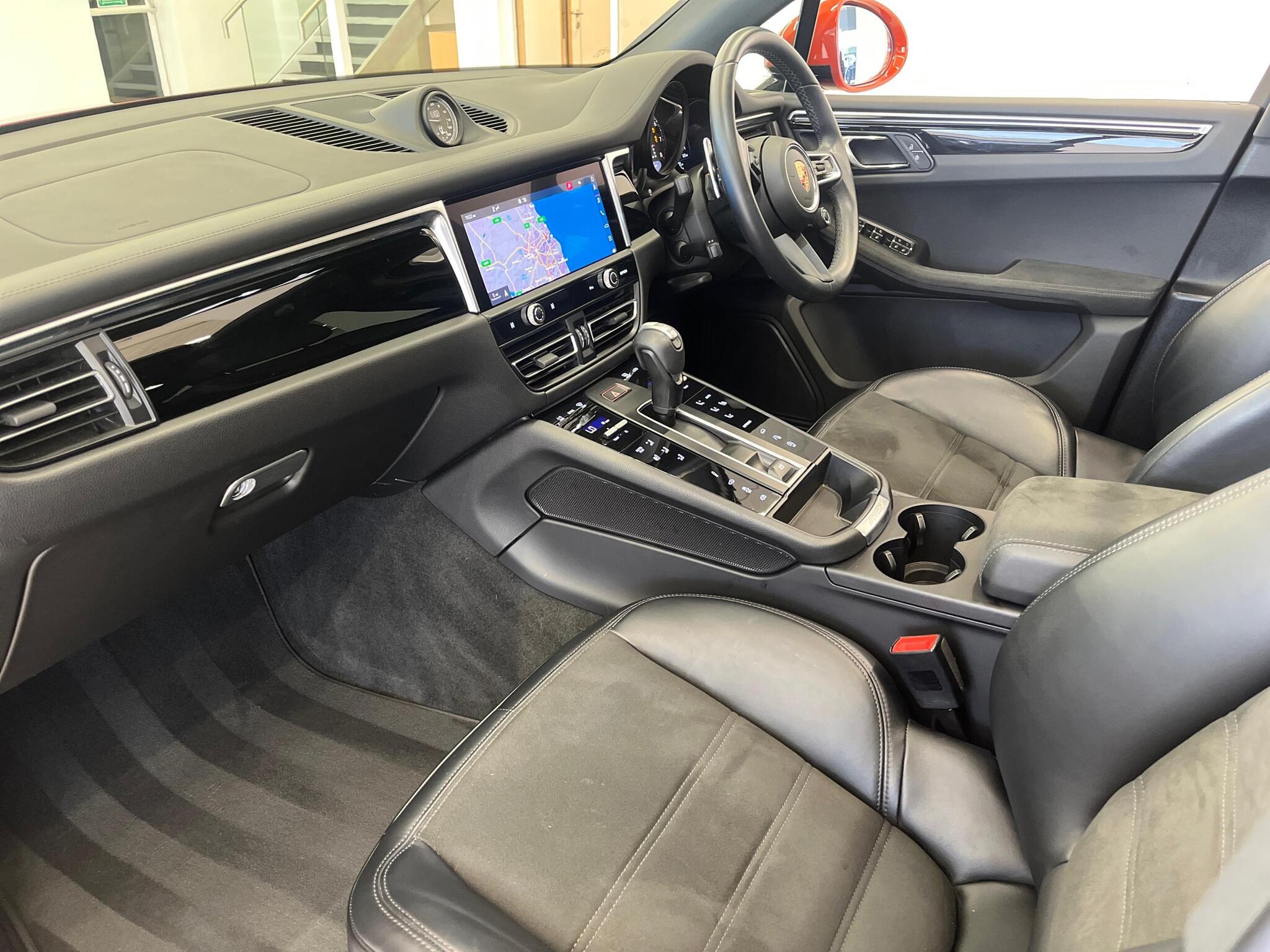 Porsche Macan view 13