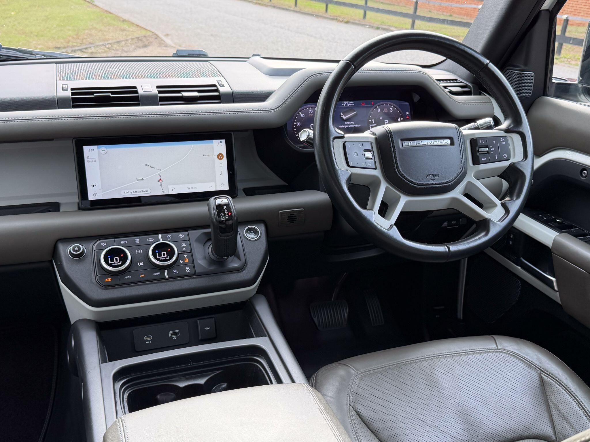 Land Rover Defender 110 view 8