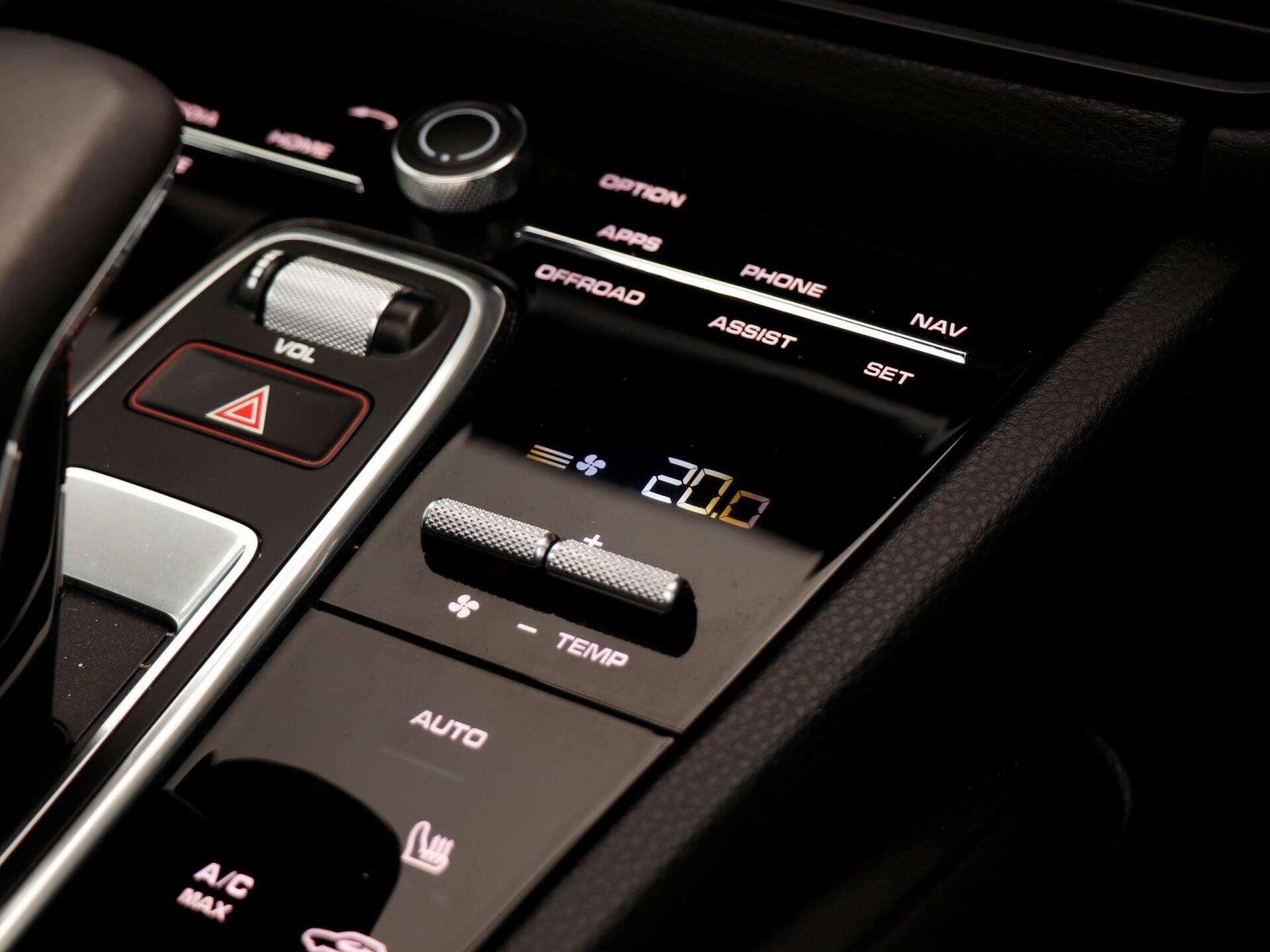 Porsche Cayenne view 16
