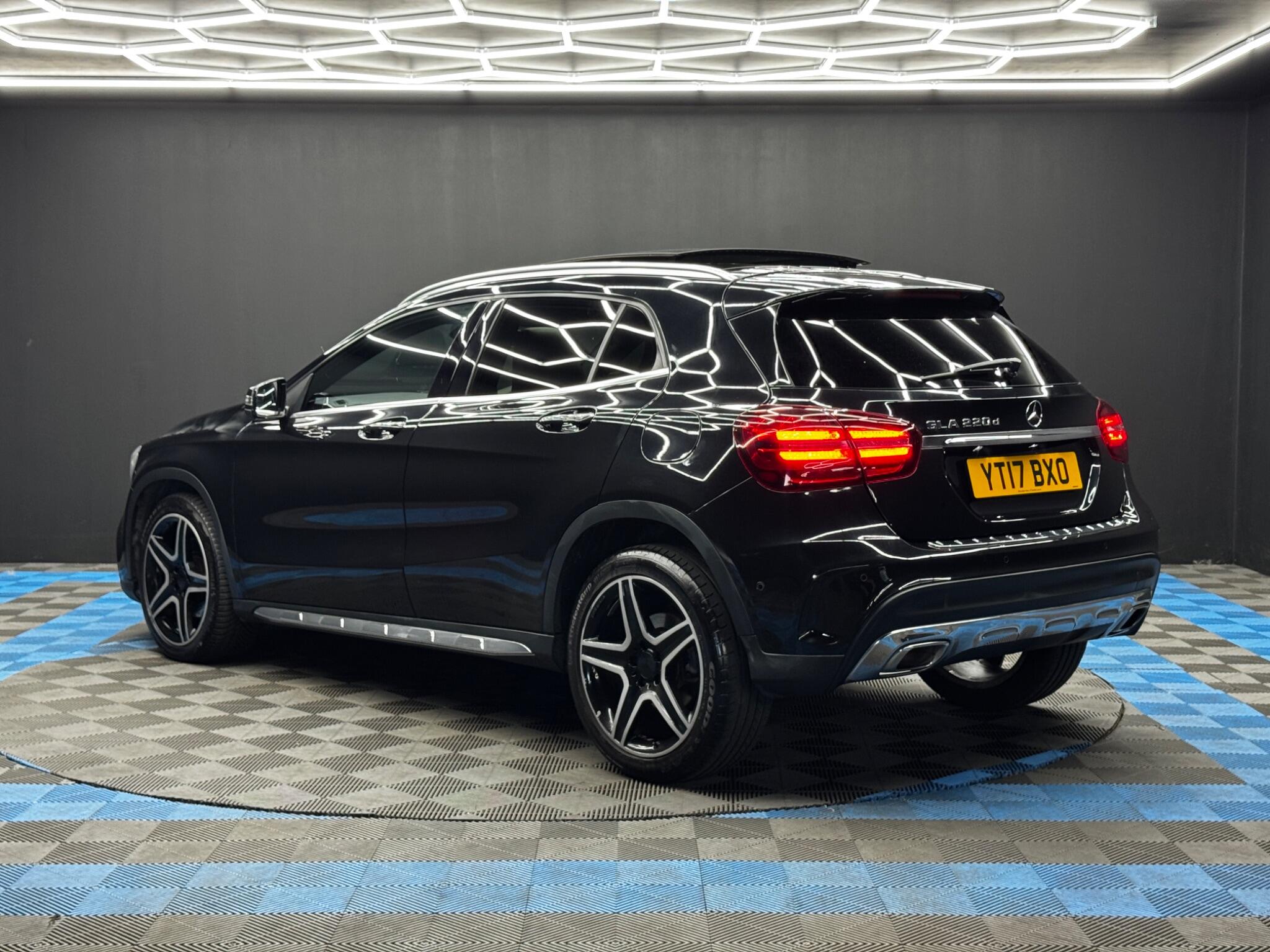 Mercedes-Benz GLA view 7