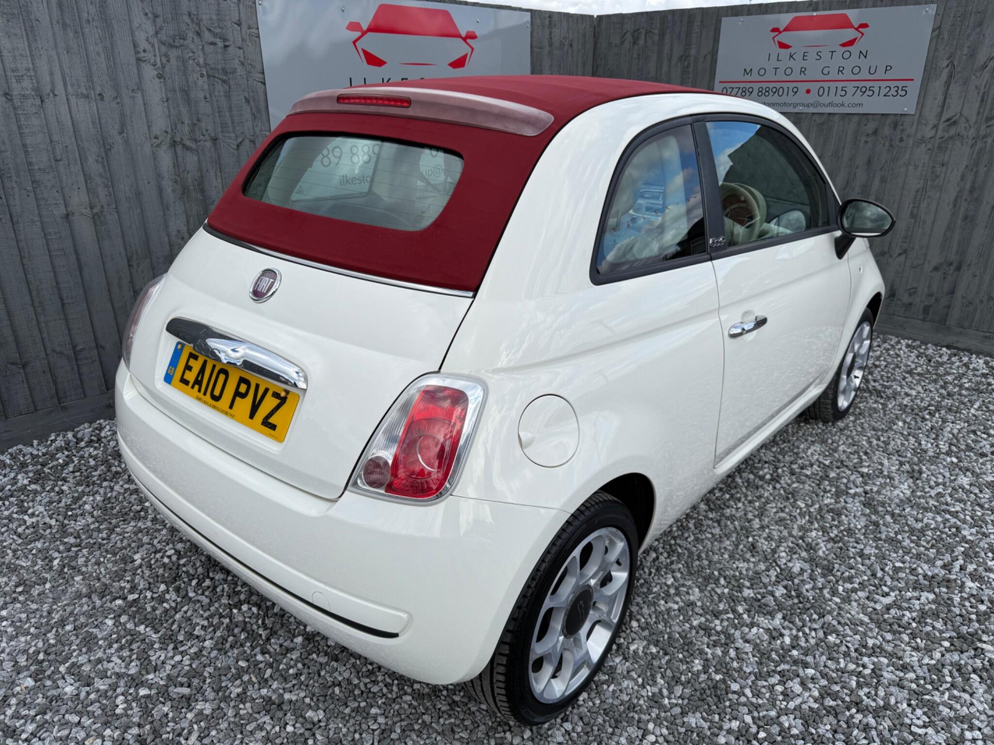 2010 Fiat 500C image 9