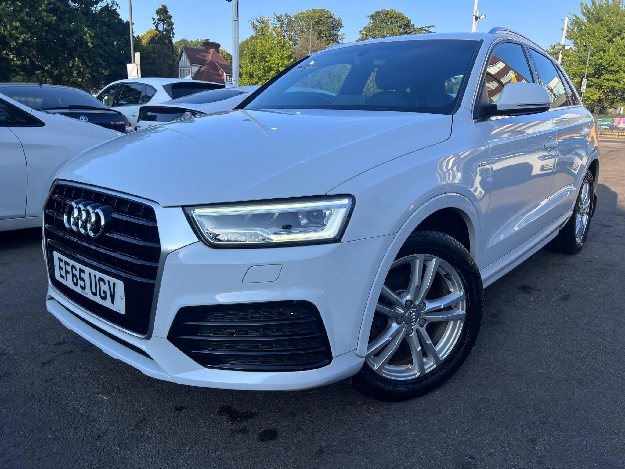 Audi Q3 view 8
