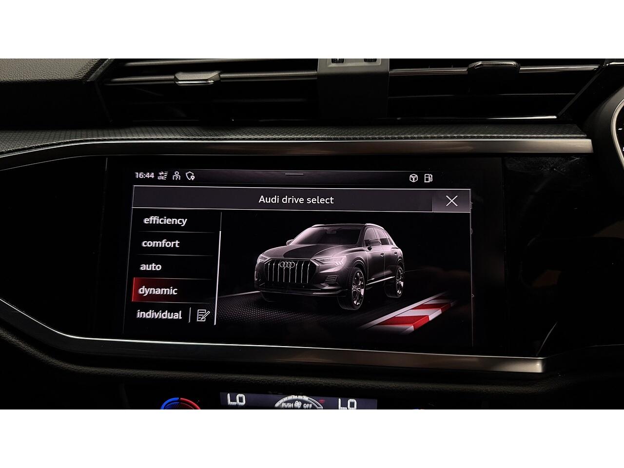 Audi Q3 view 27