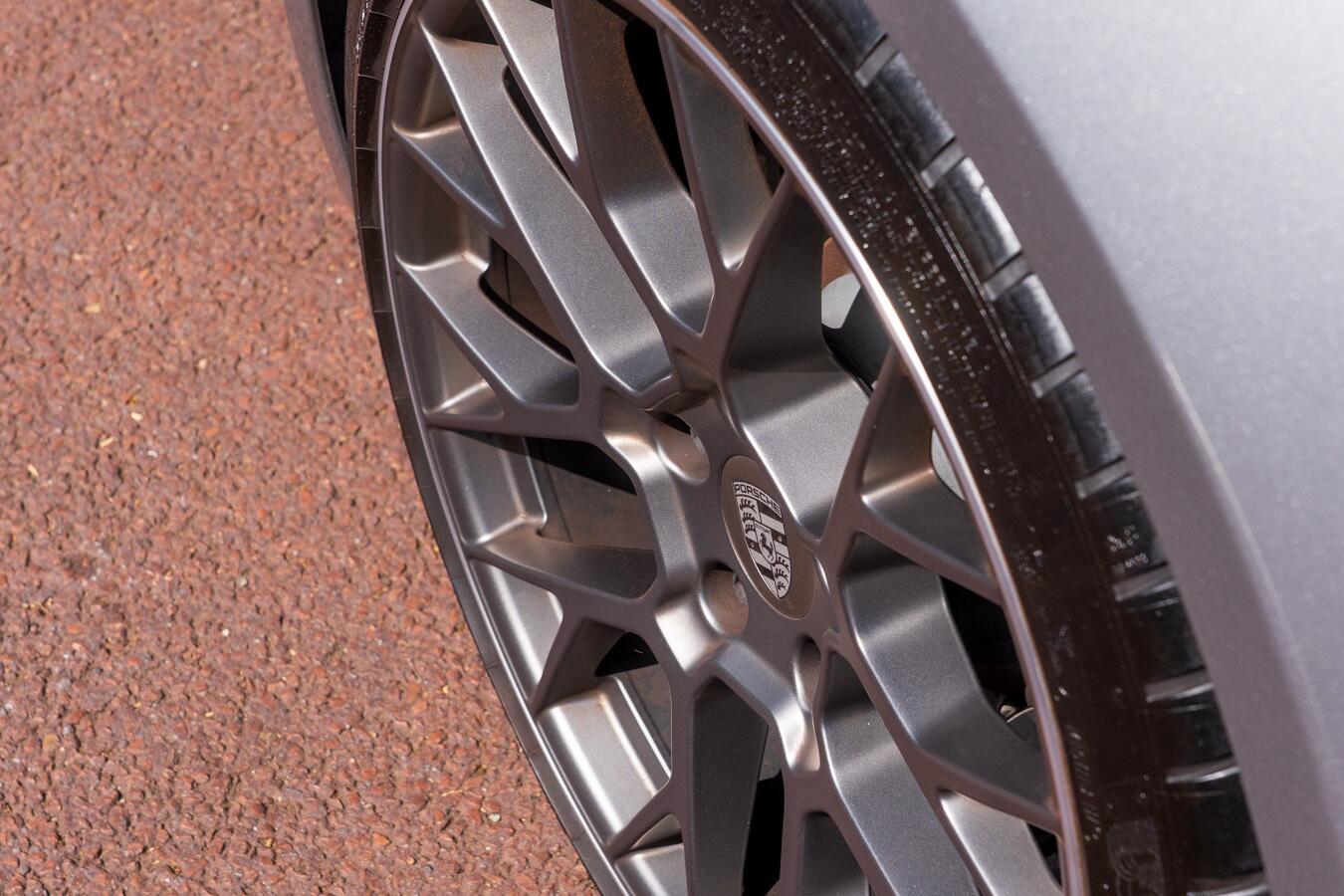 Porsche 911 view 10