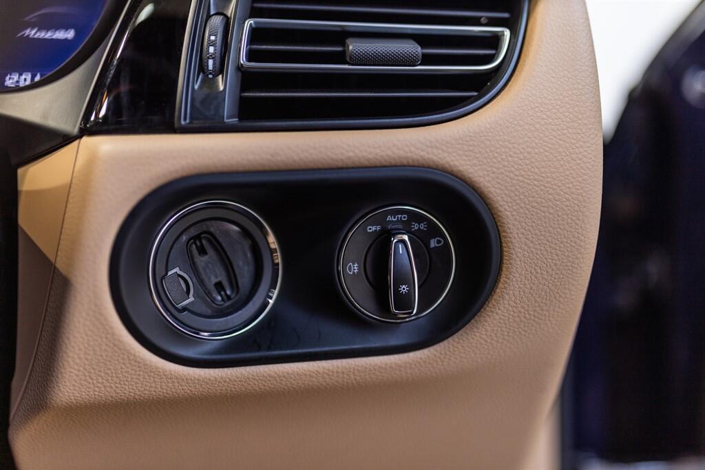 Porsche Macan view 25