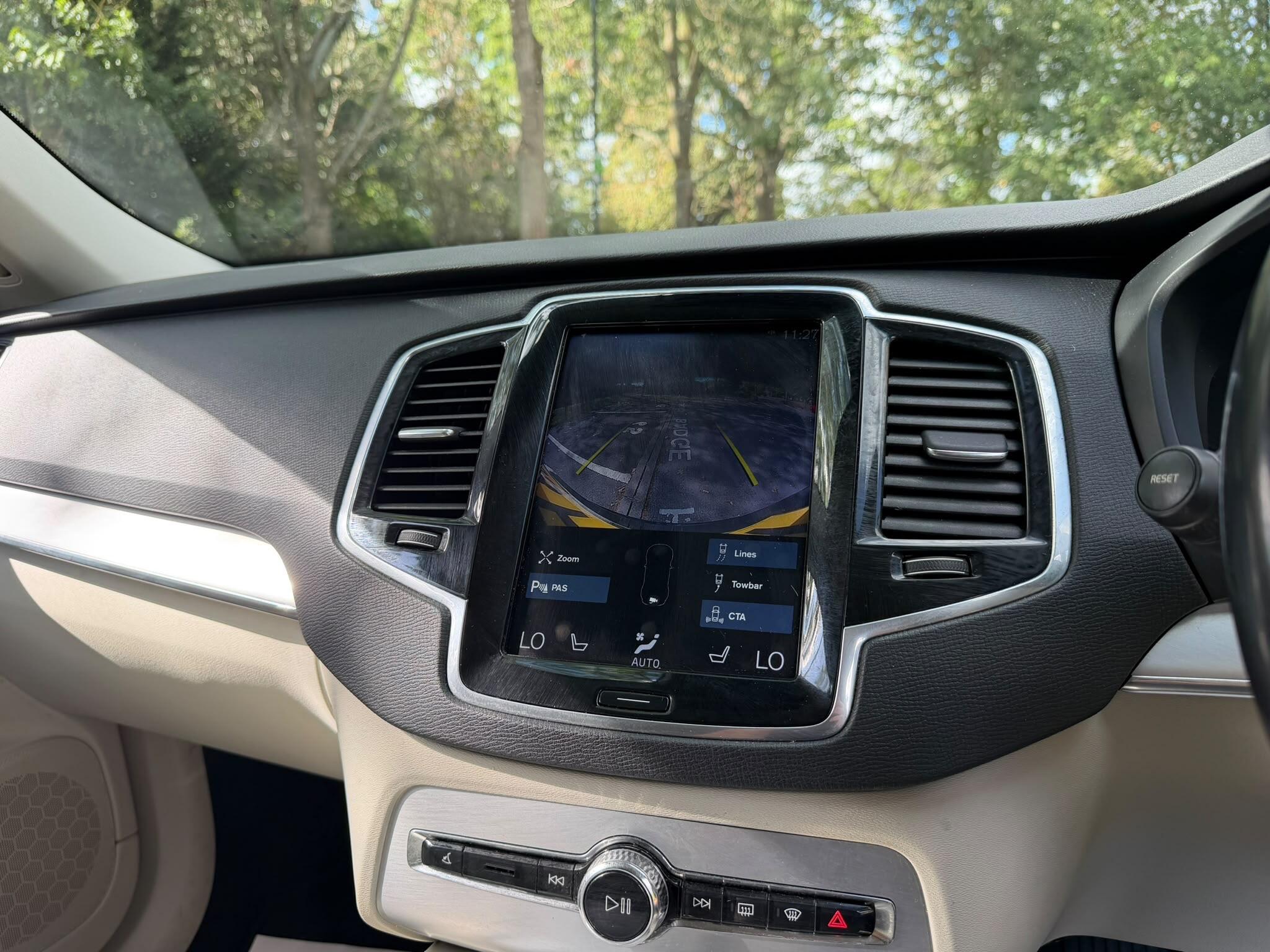 Volvo XC90 view 32