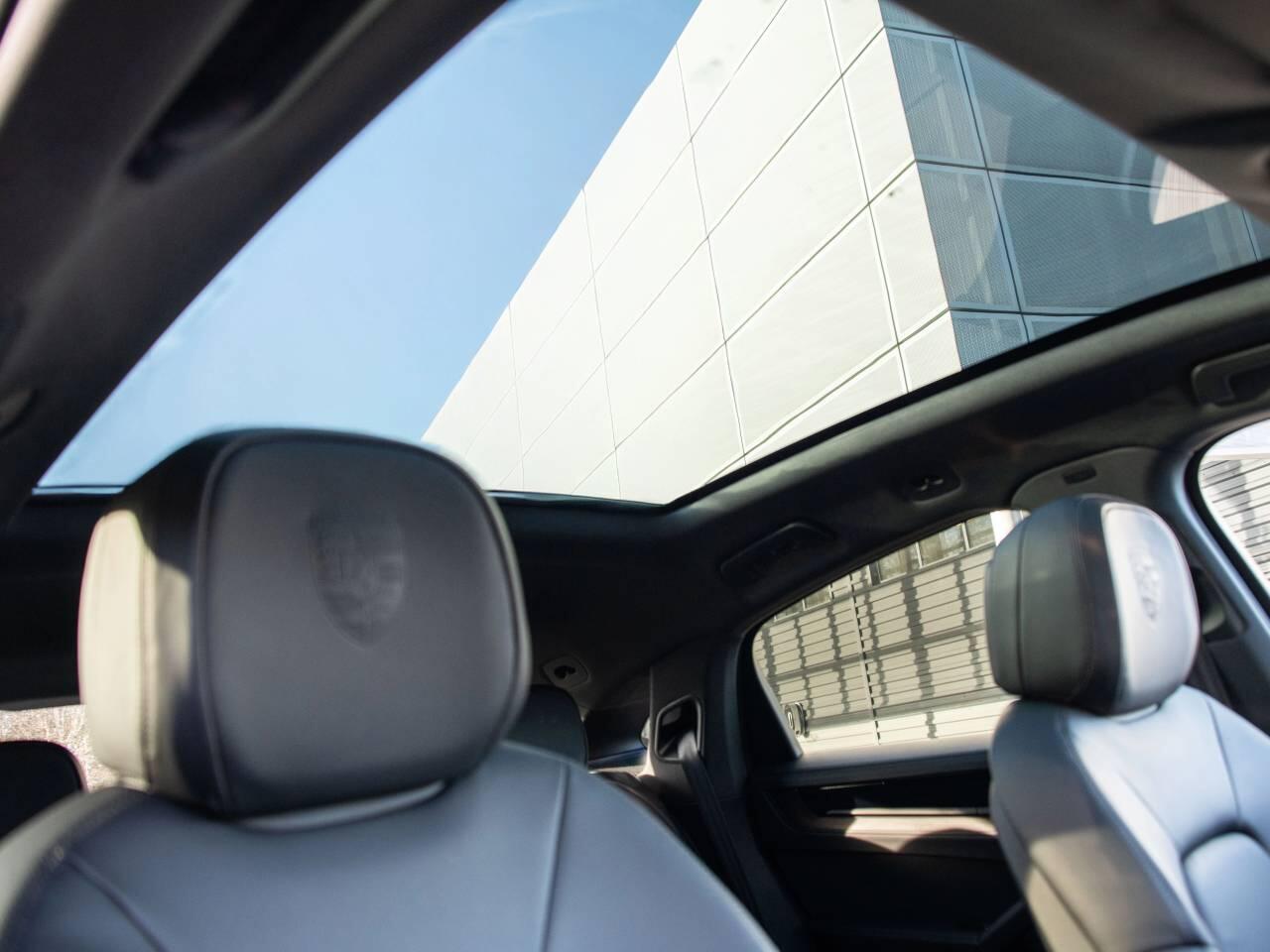 Porsche Cayenne view 27