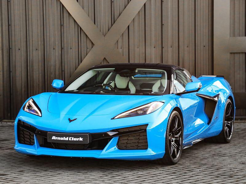 Chevrolet Corvette view 4