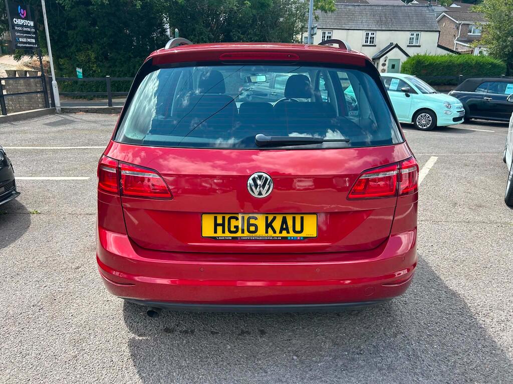 Volkswagen Golf Sportsvan view 3