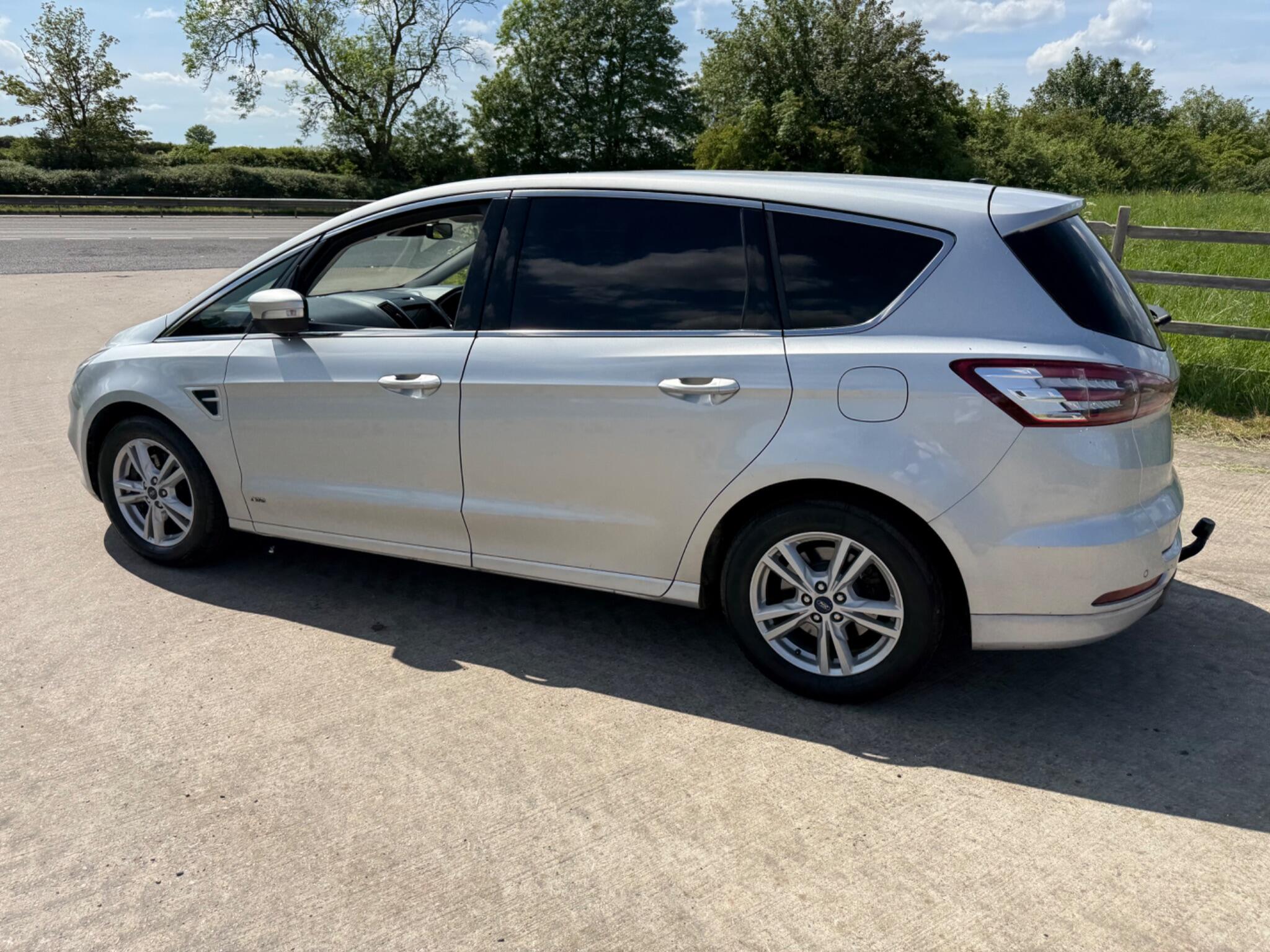 Ford S-Max 2.0 TDCi Titanium Euro 6 (s/s) 5dr — photo 19 of 102