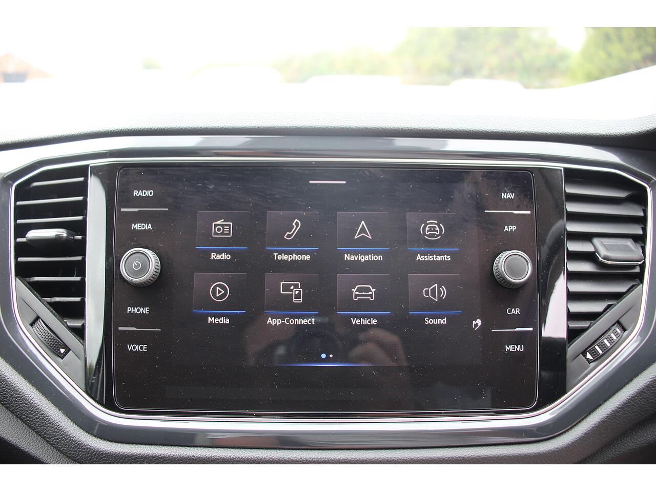 Volkswagen T-Roc view 21