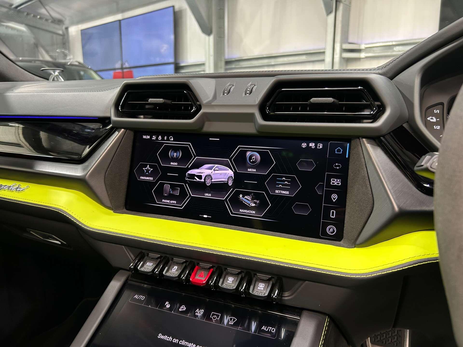 Lamborghini Urus view 33