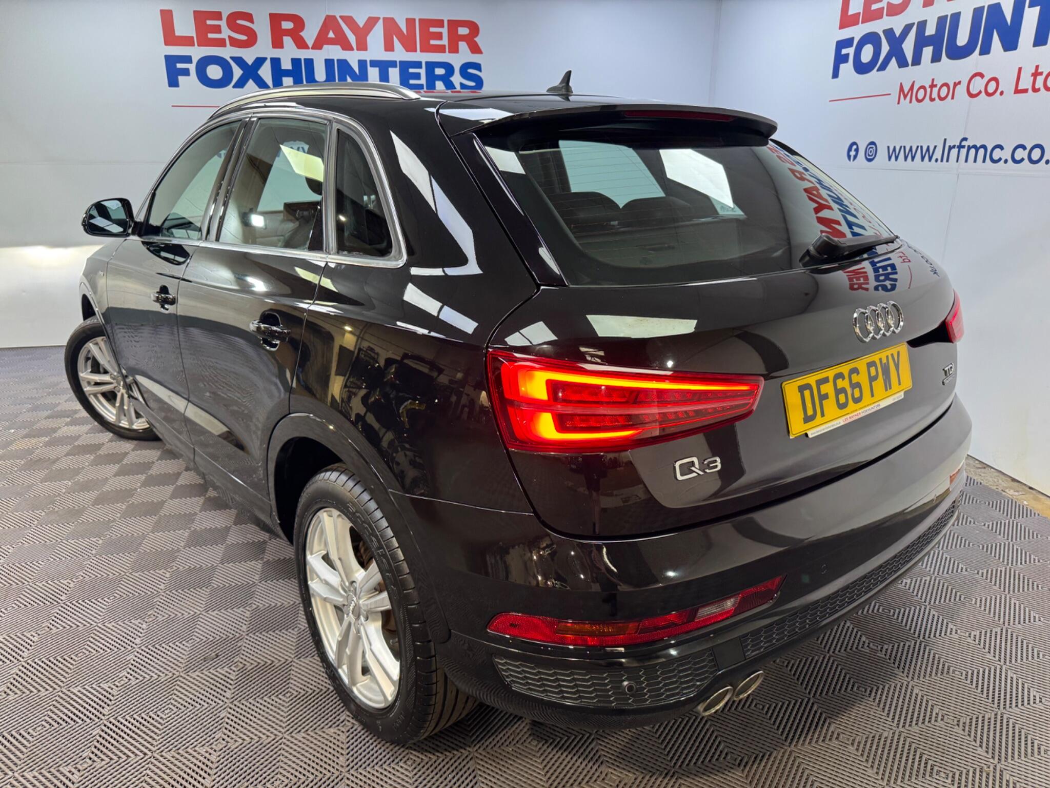 Audi Q3 view 3