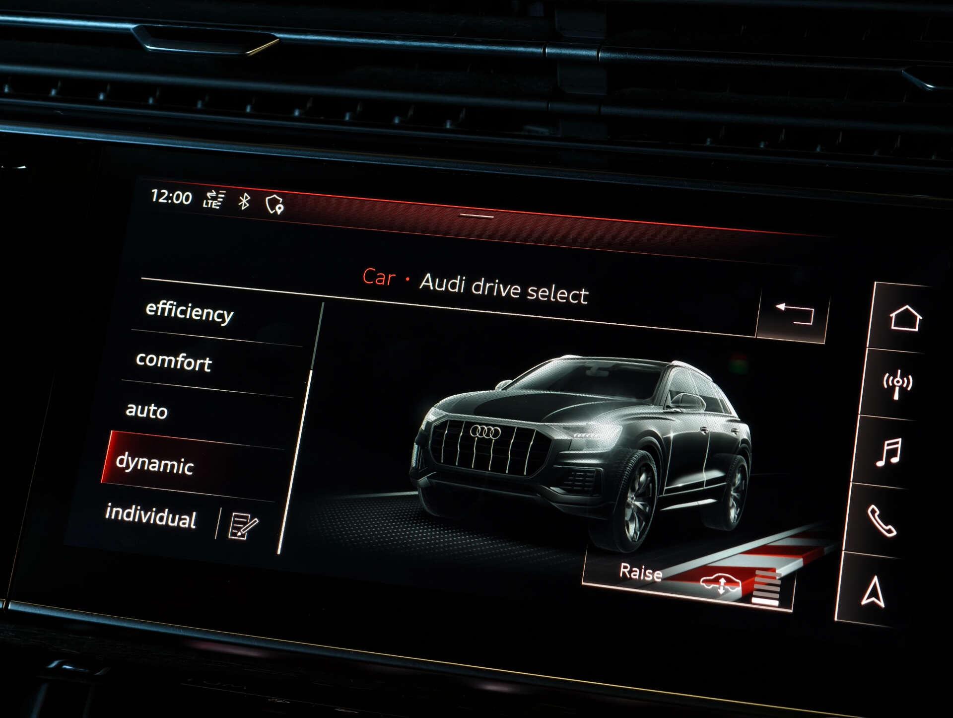 Audi Q8 view 40