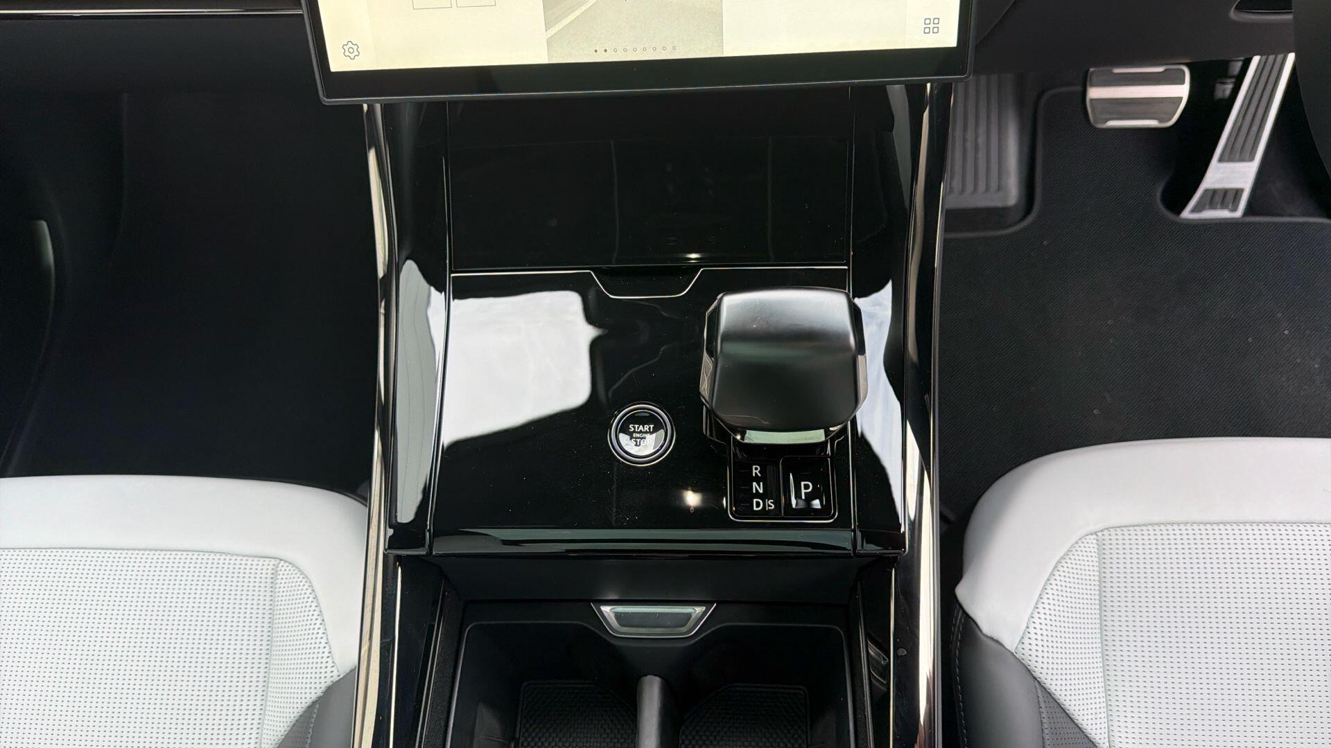Land Rover Range Rover Sport view 11