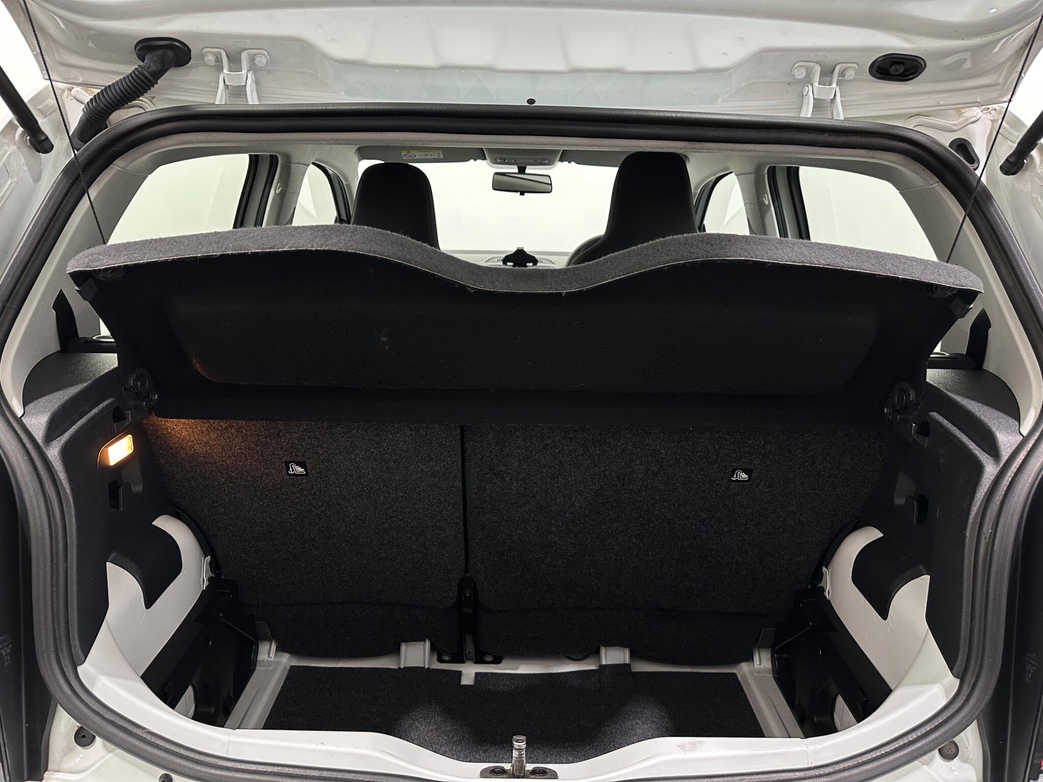 Volkswagen Up! view 41
