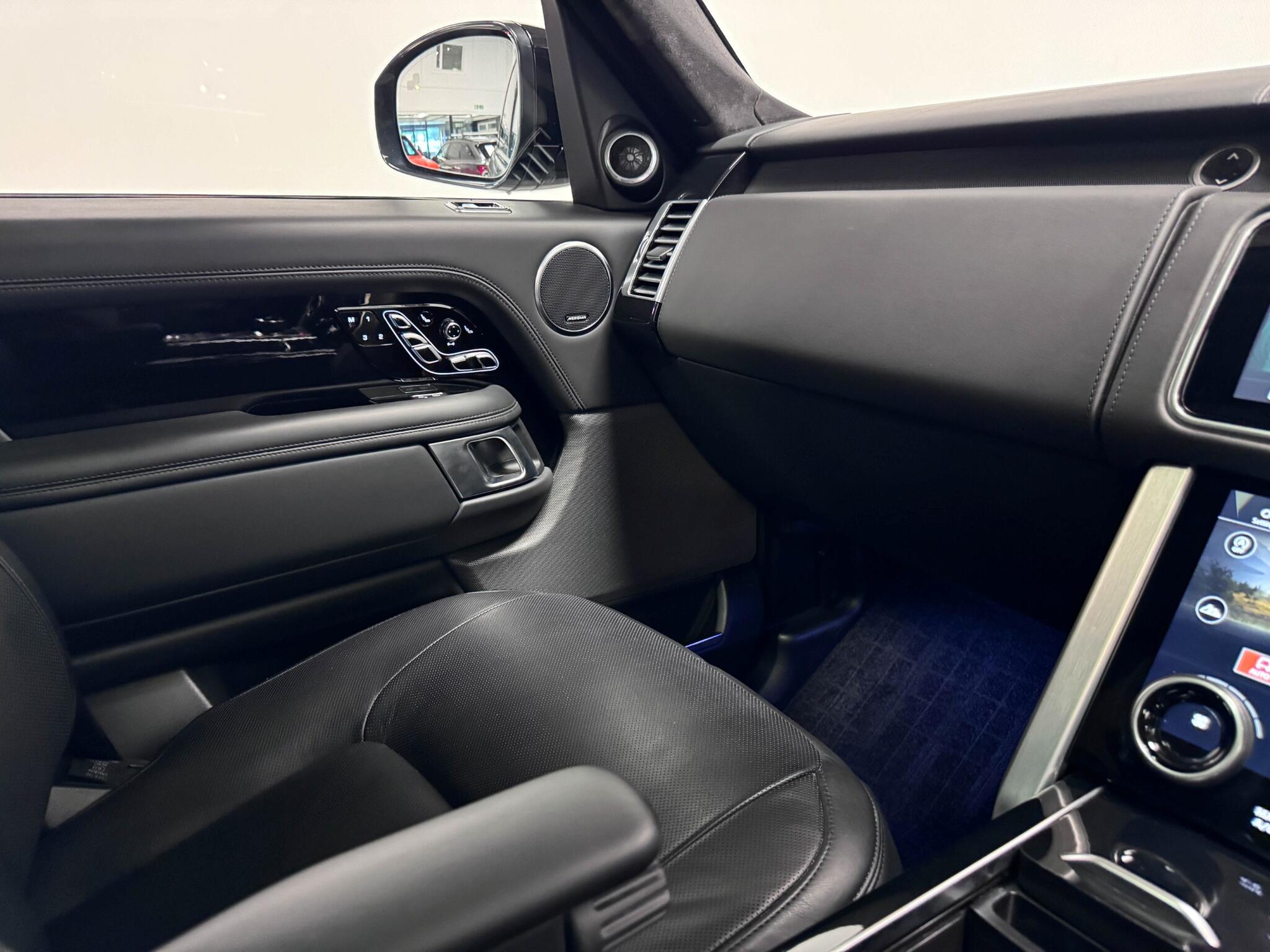 Land Rover Range Rover view 39