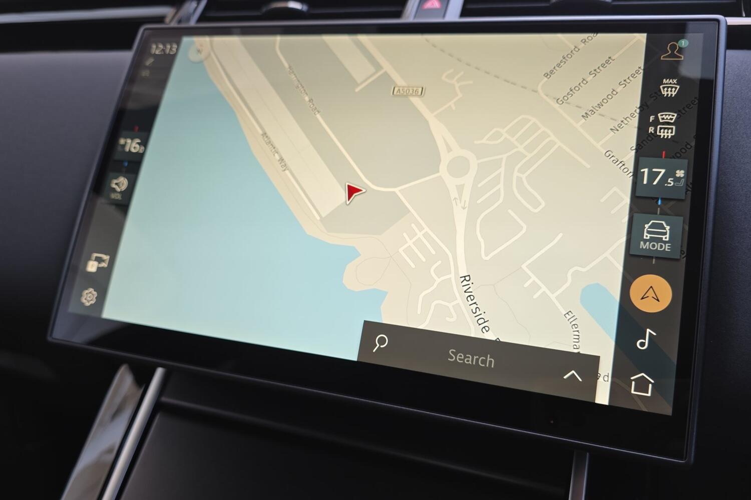 Land Rover Range Rover Velar view 11