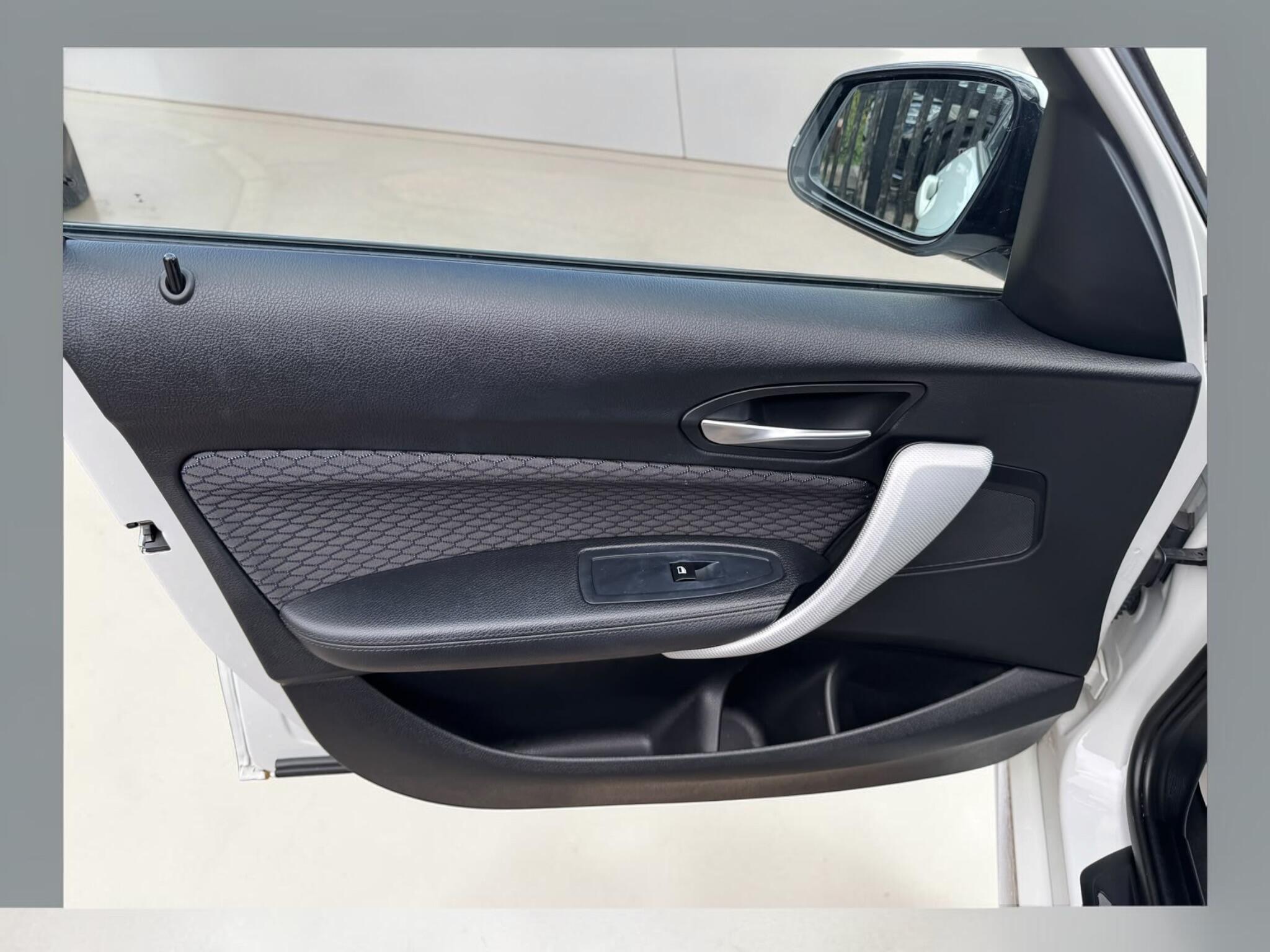 BMW 1 Series view 26