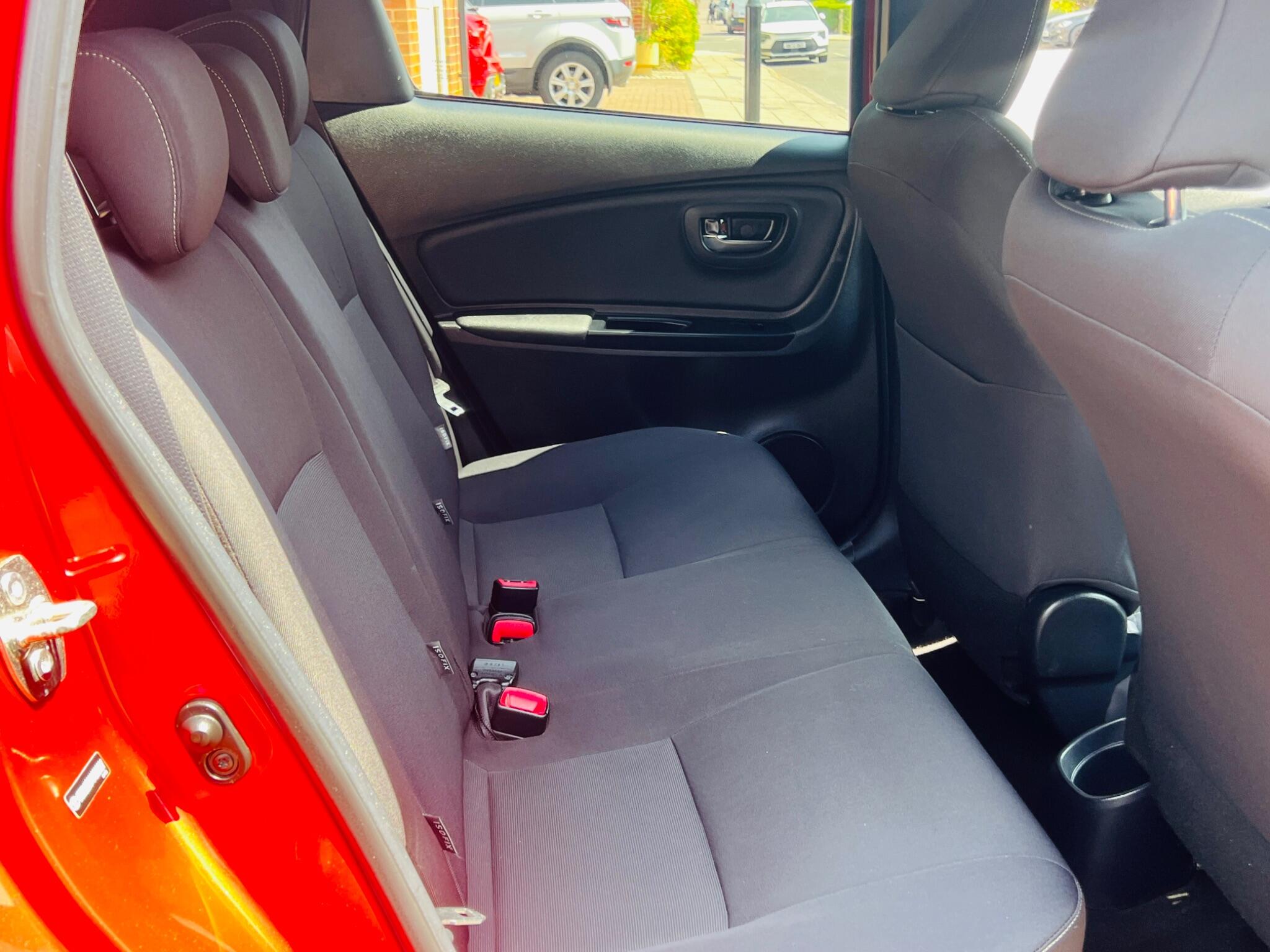 Toyota Yaris view 32