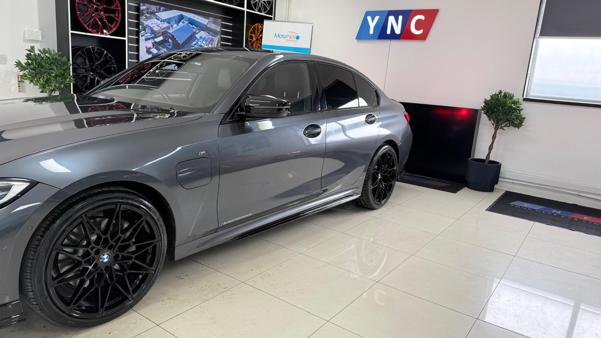 BMW 3 Series view 21