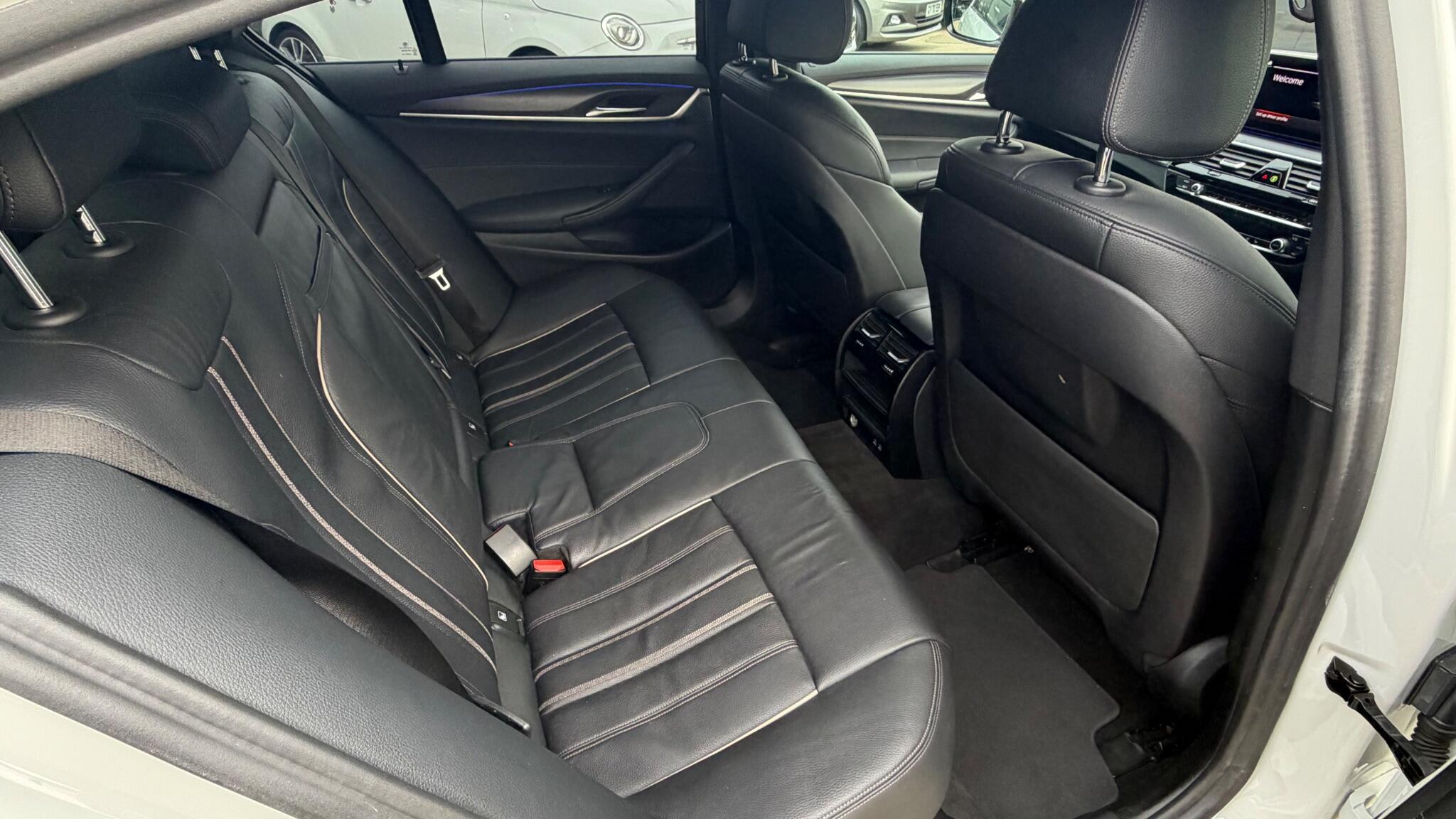 BMW 5 Series view 21