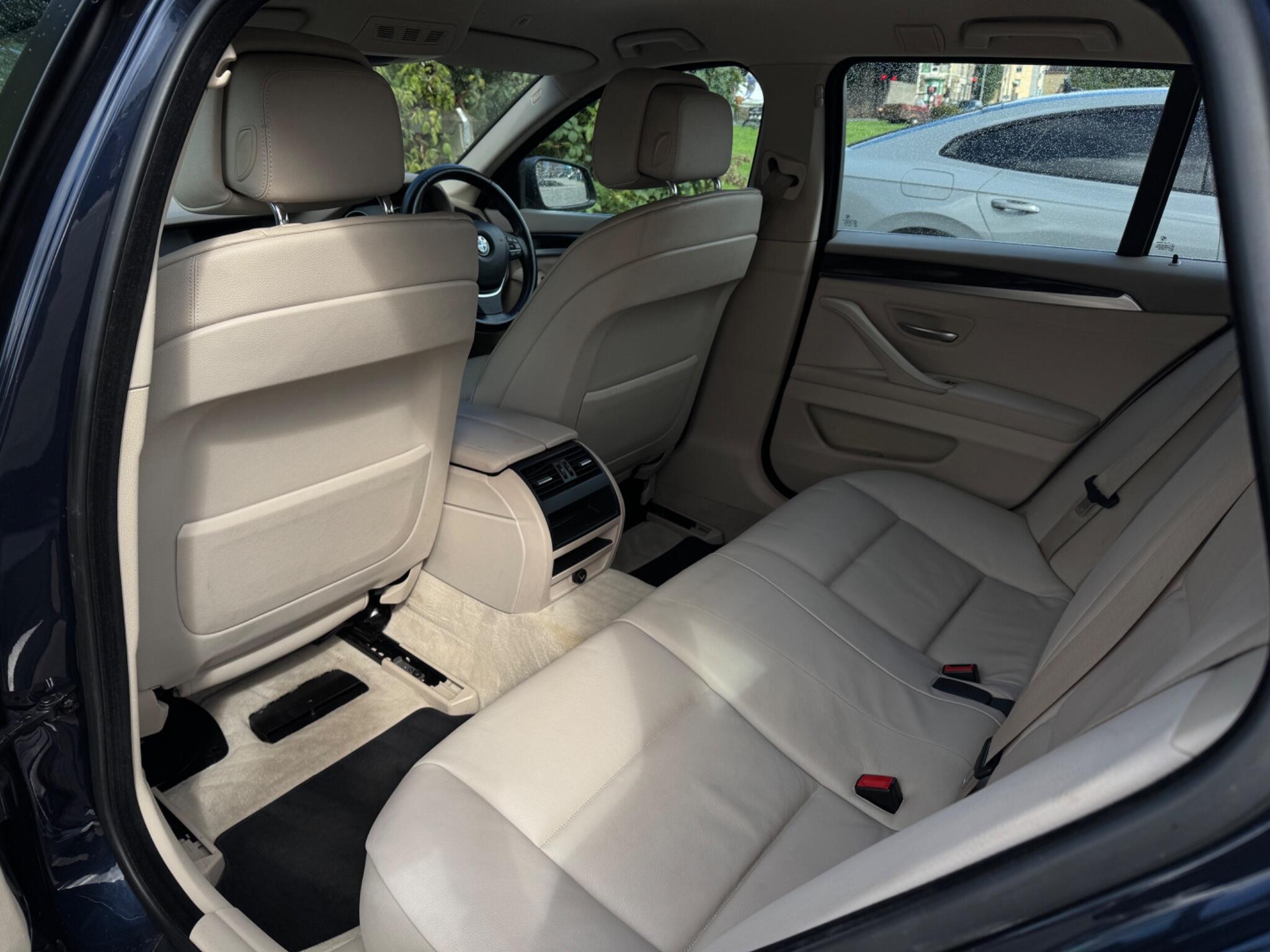 BMW 5 Series view 29